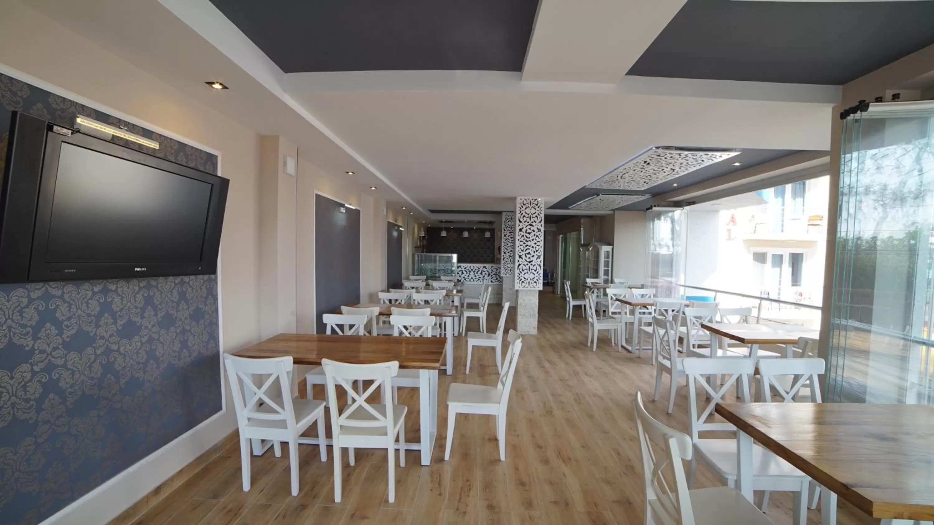 Restaurant/places to eat in National+