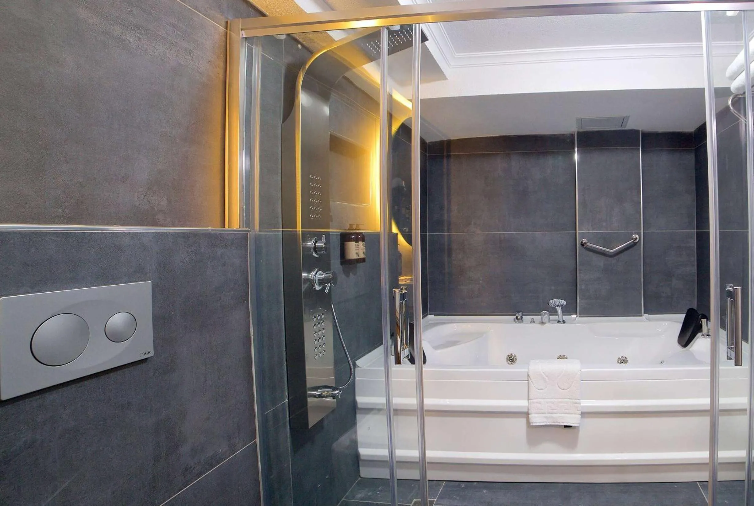 TV and multimedia in Istanbul New Airport Hotel Trademark Collection by Wyndham