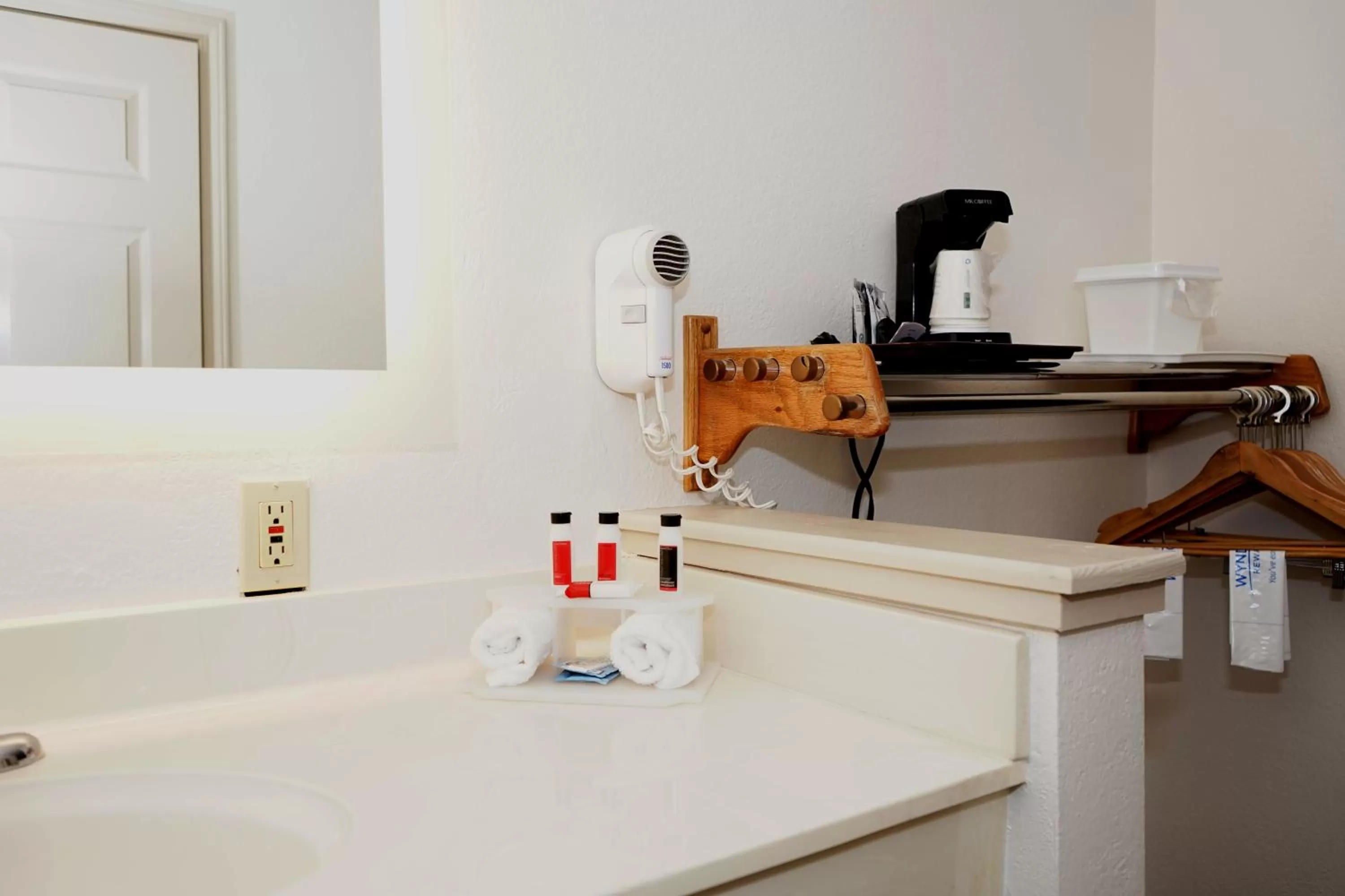 Howard Johnson by Wyndham Salinas