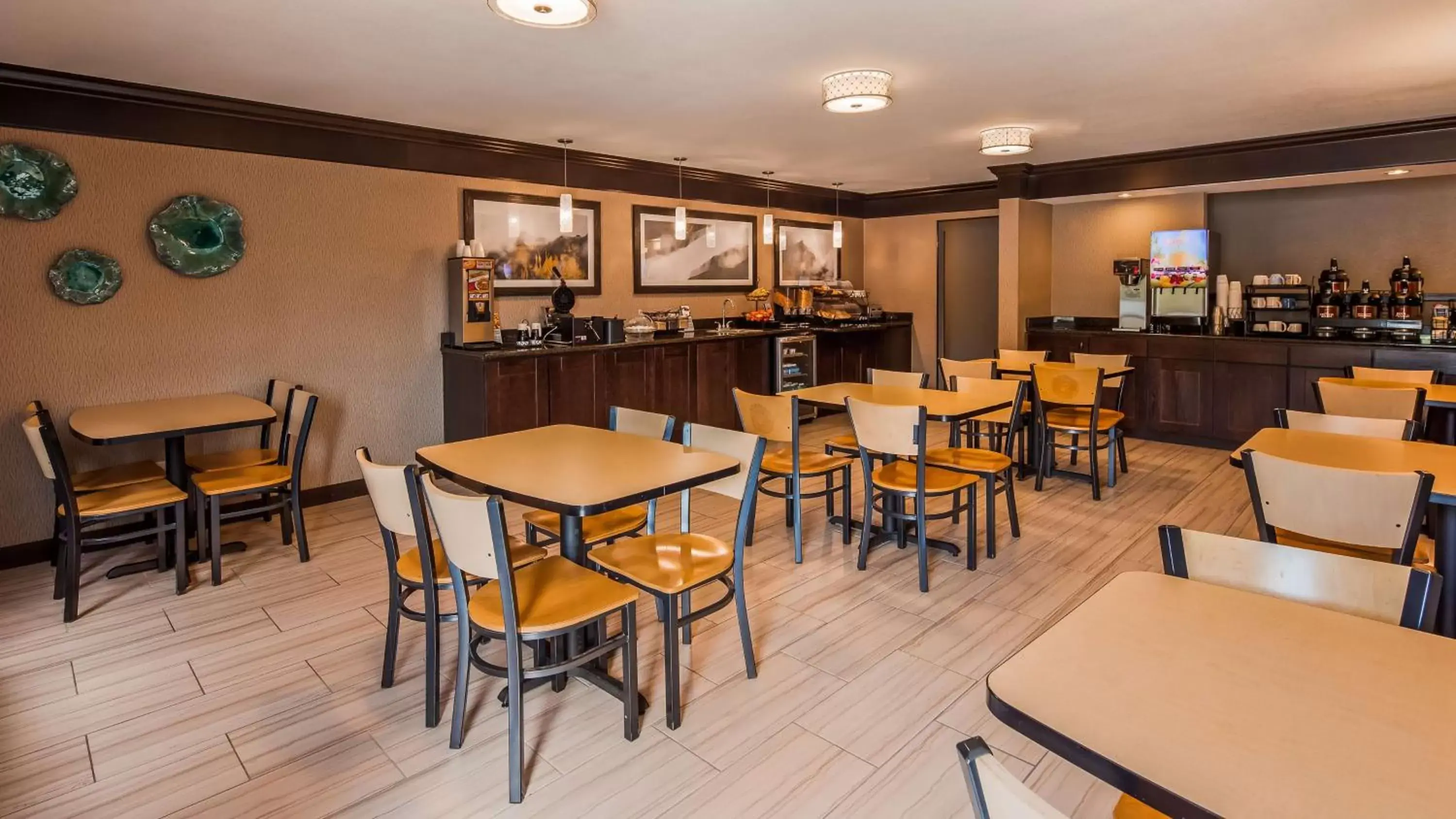 Restaurant/Places to Eat in Best Western Black Hills Lodge