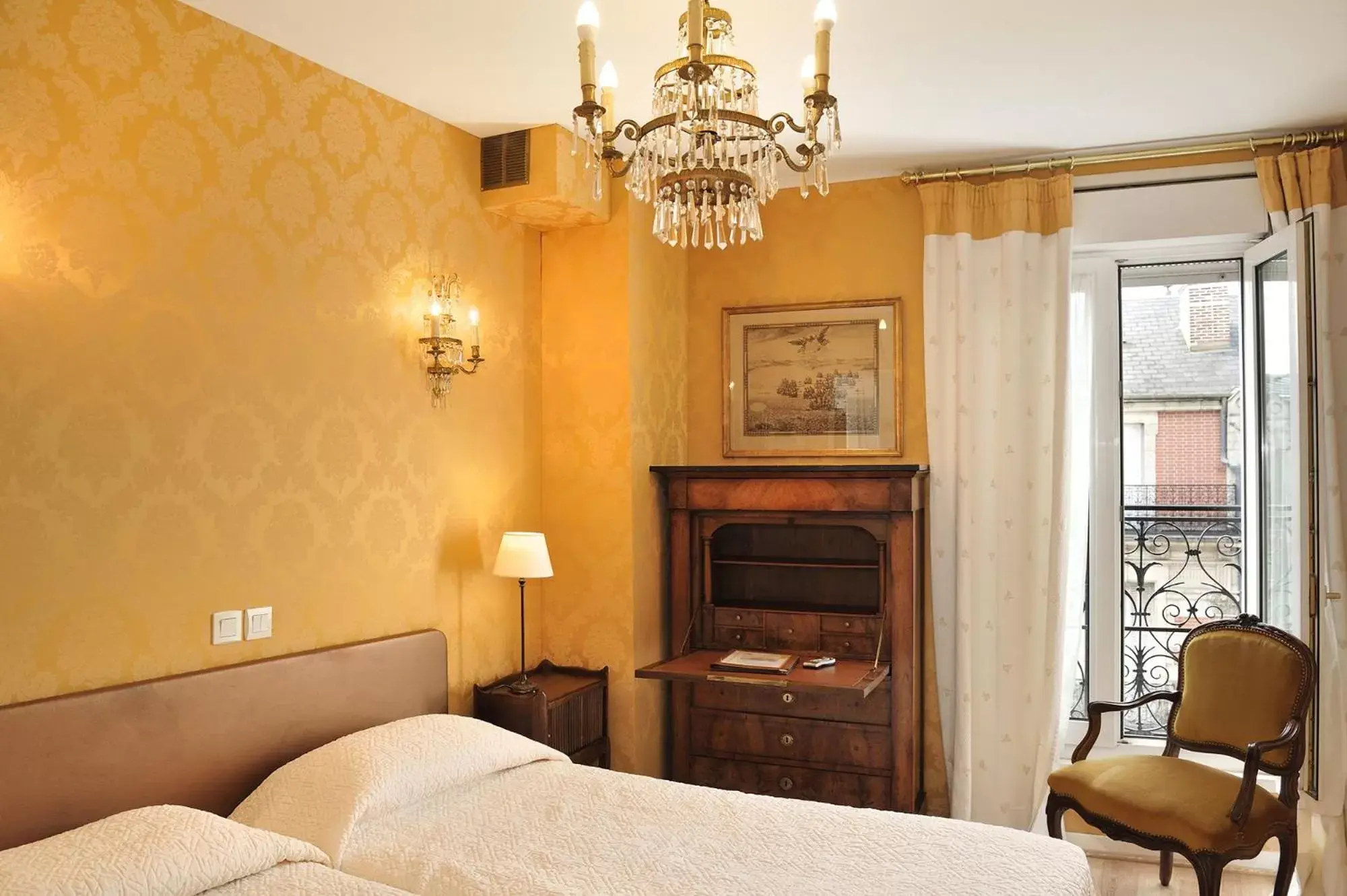 Photo of the whole room, Bed in Hôtel de l'Abeille