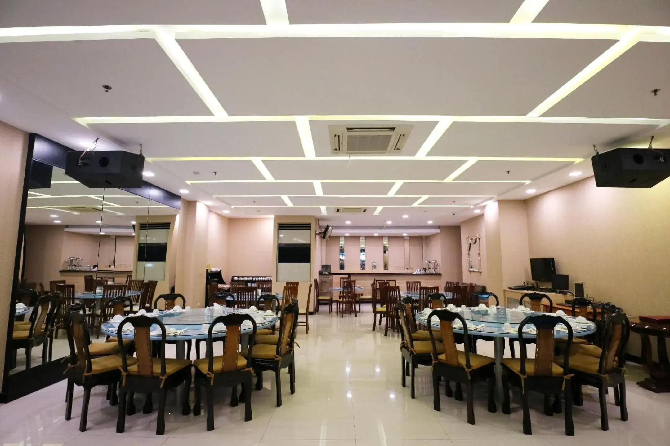 Property building, Restaurant/Places to Eat in Coins Hotel Jakarta