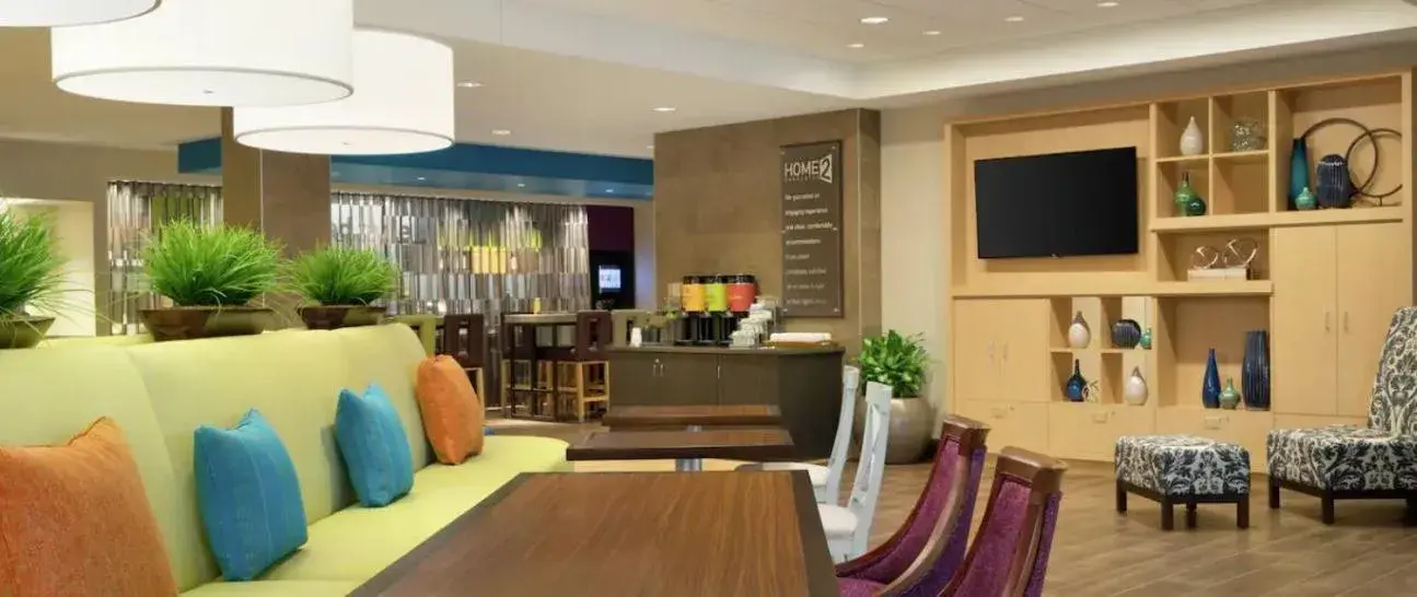 Lounge/Bar in Home2 Suites By Hilton Bolingbrook Chicago