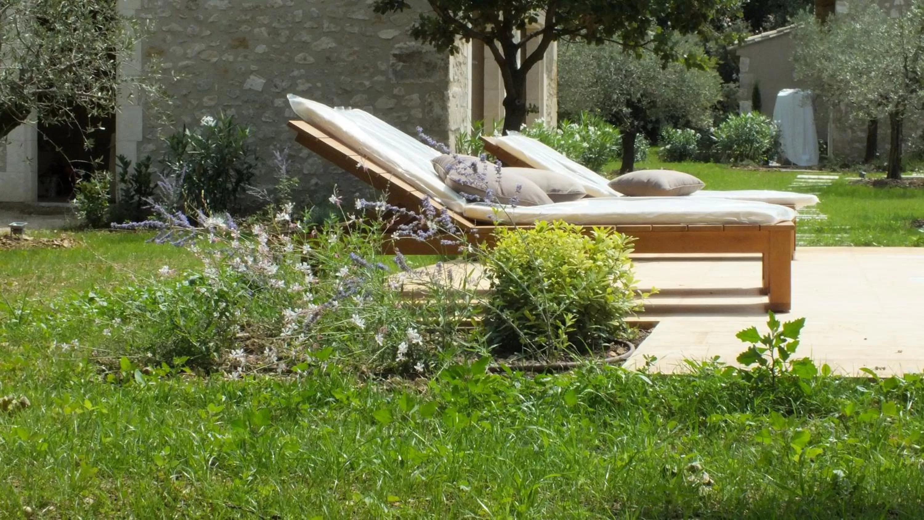 Day, Garden in Mas Notre Dame