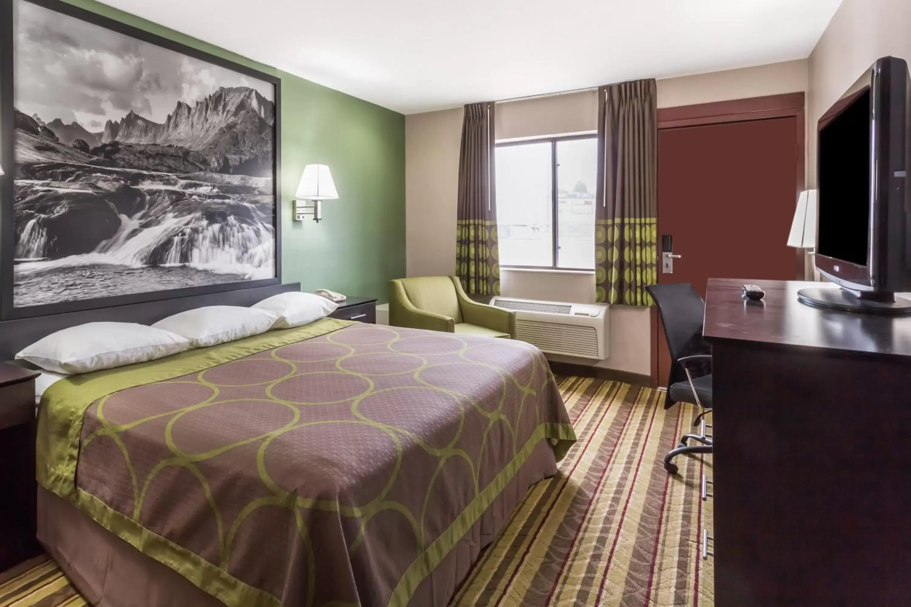 King Room - Mobility Access/Non-Smoking in Super 8 by Wyndham Rock Springs