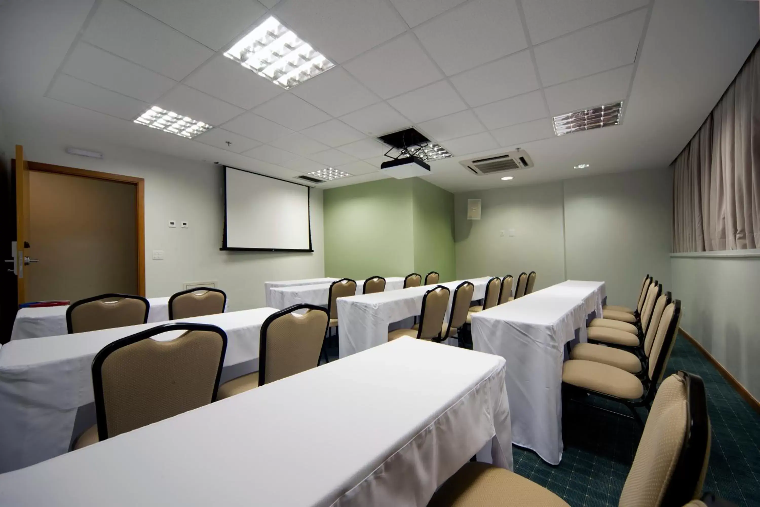 Business facilities in Quality Hotel Vitória