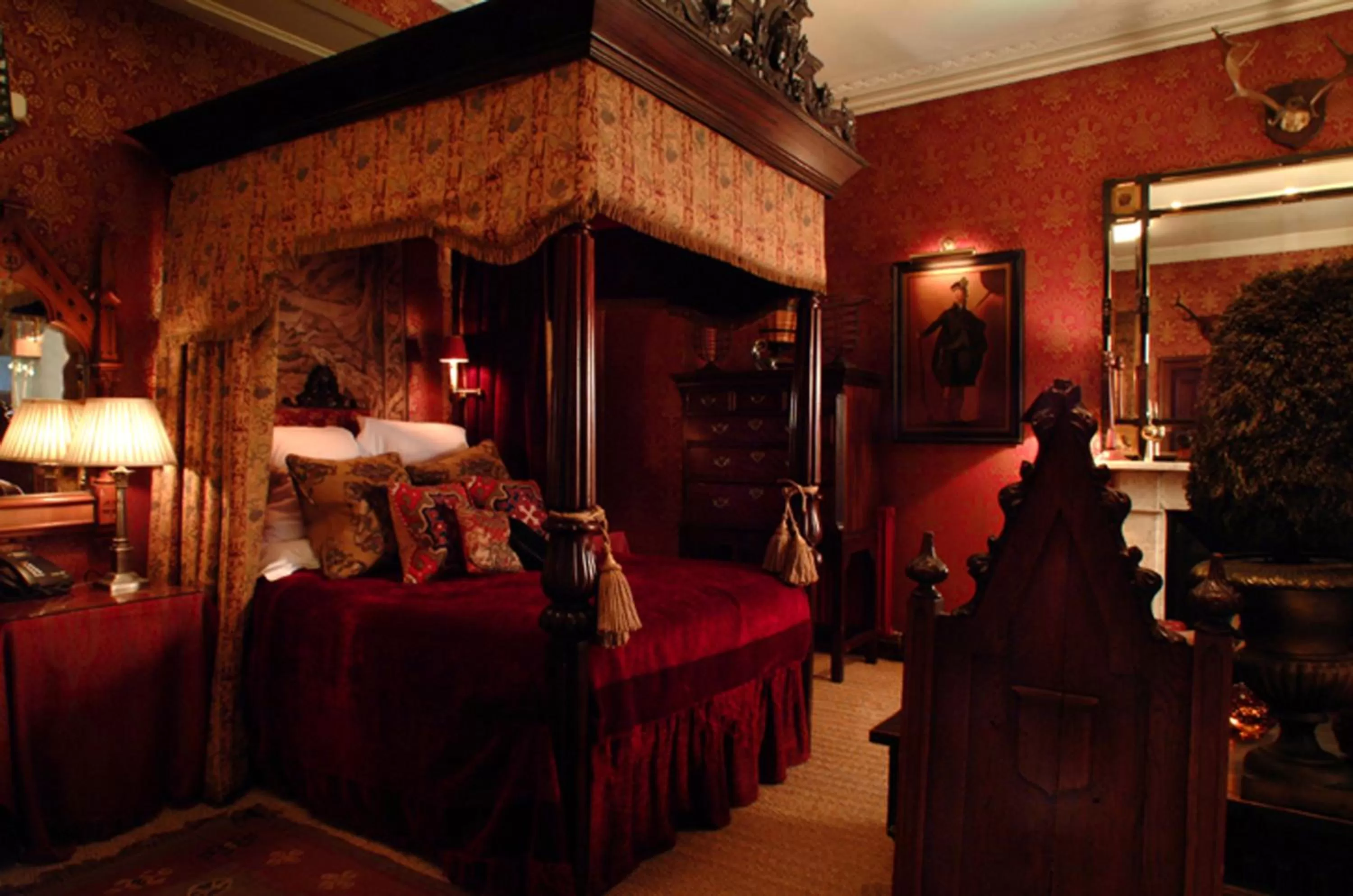 Bedroom, Bed in The Witchery by the Castle