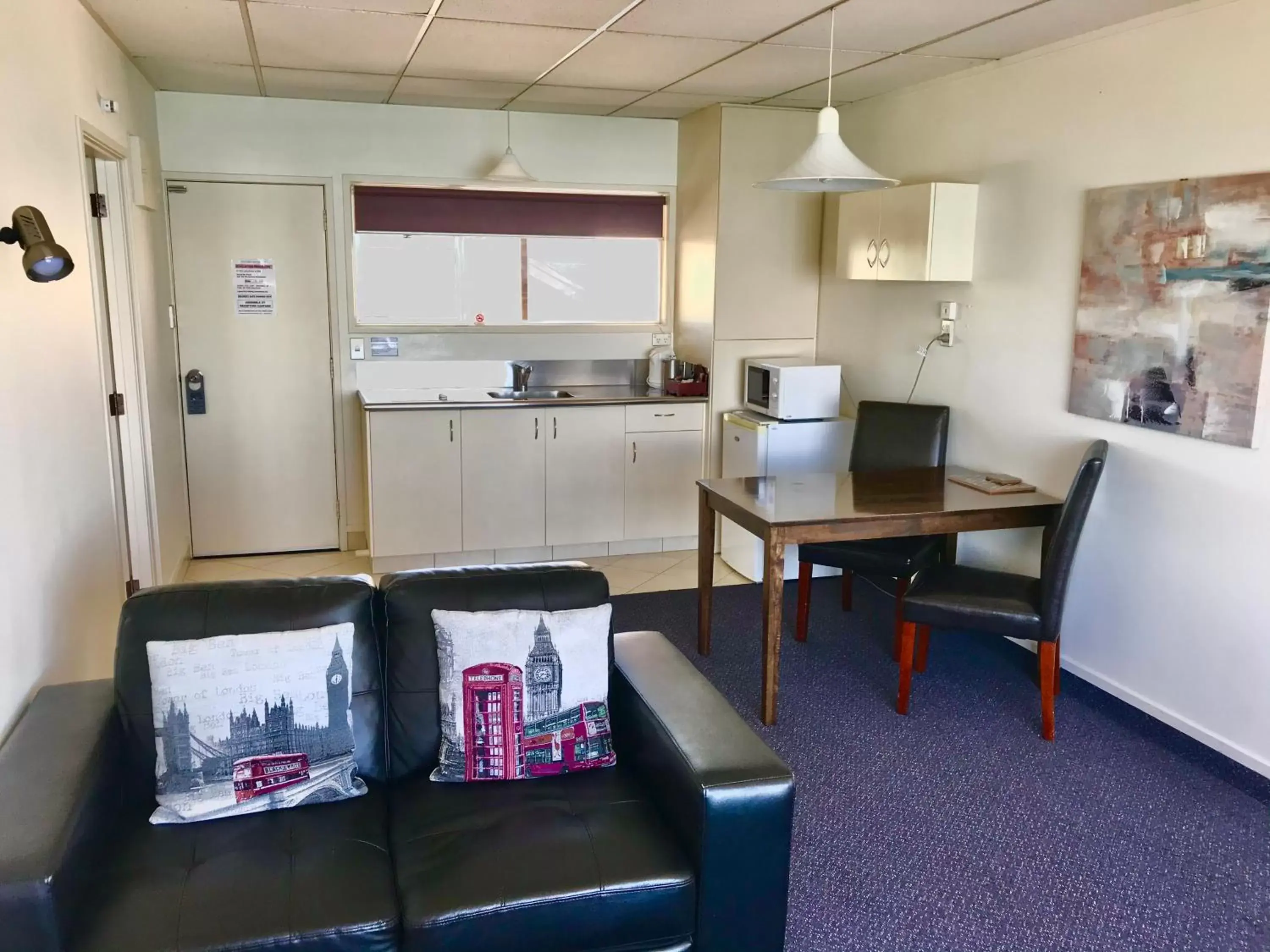 Kitchen or kitchenette, Kitchen/Kitchenette in Tui Oaks Motel