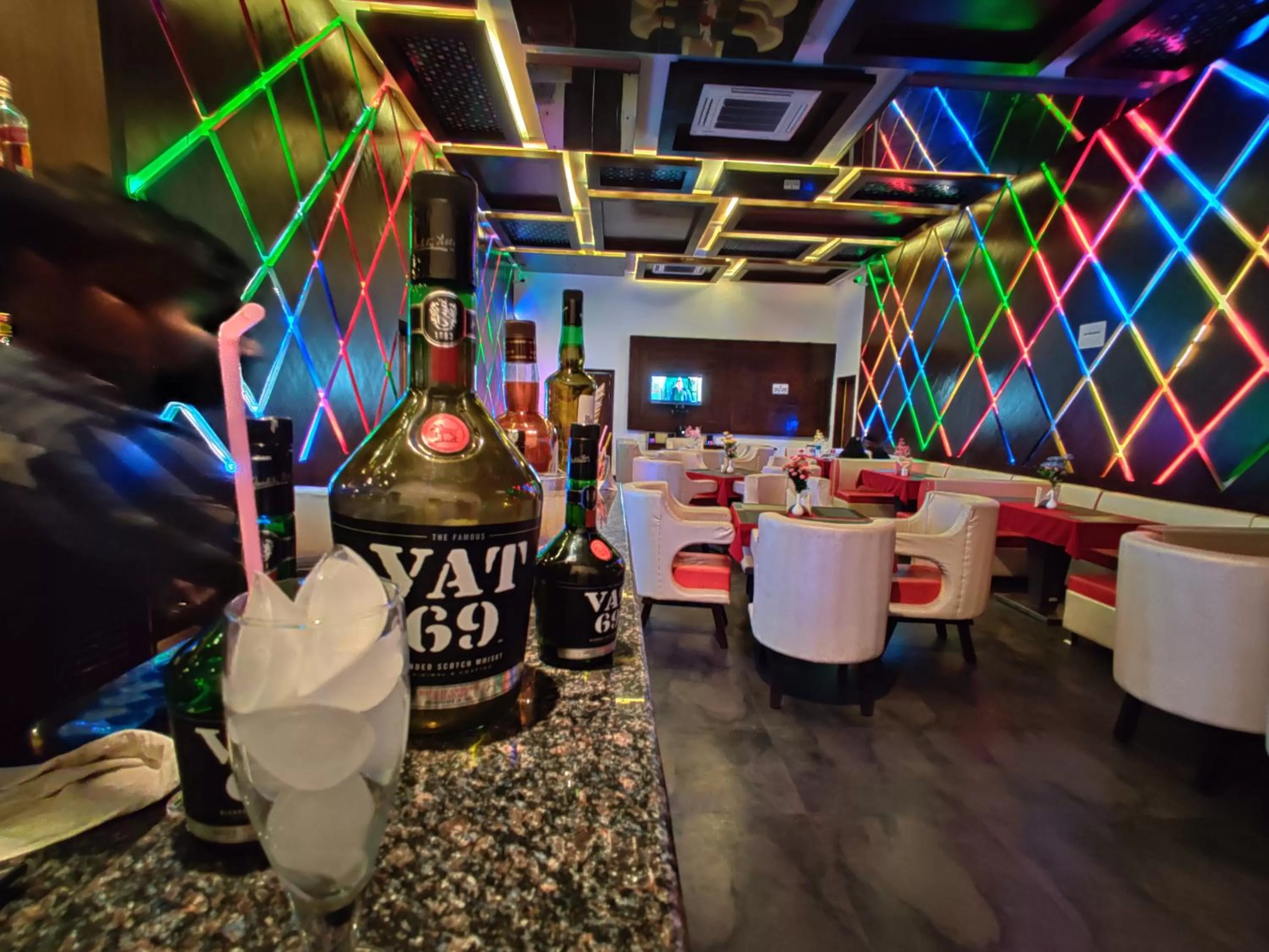 Restaurant/places to eat in Hotel Suktara International