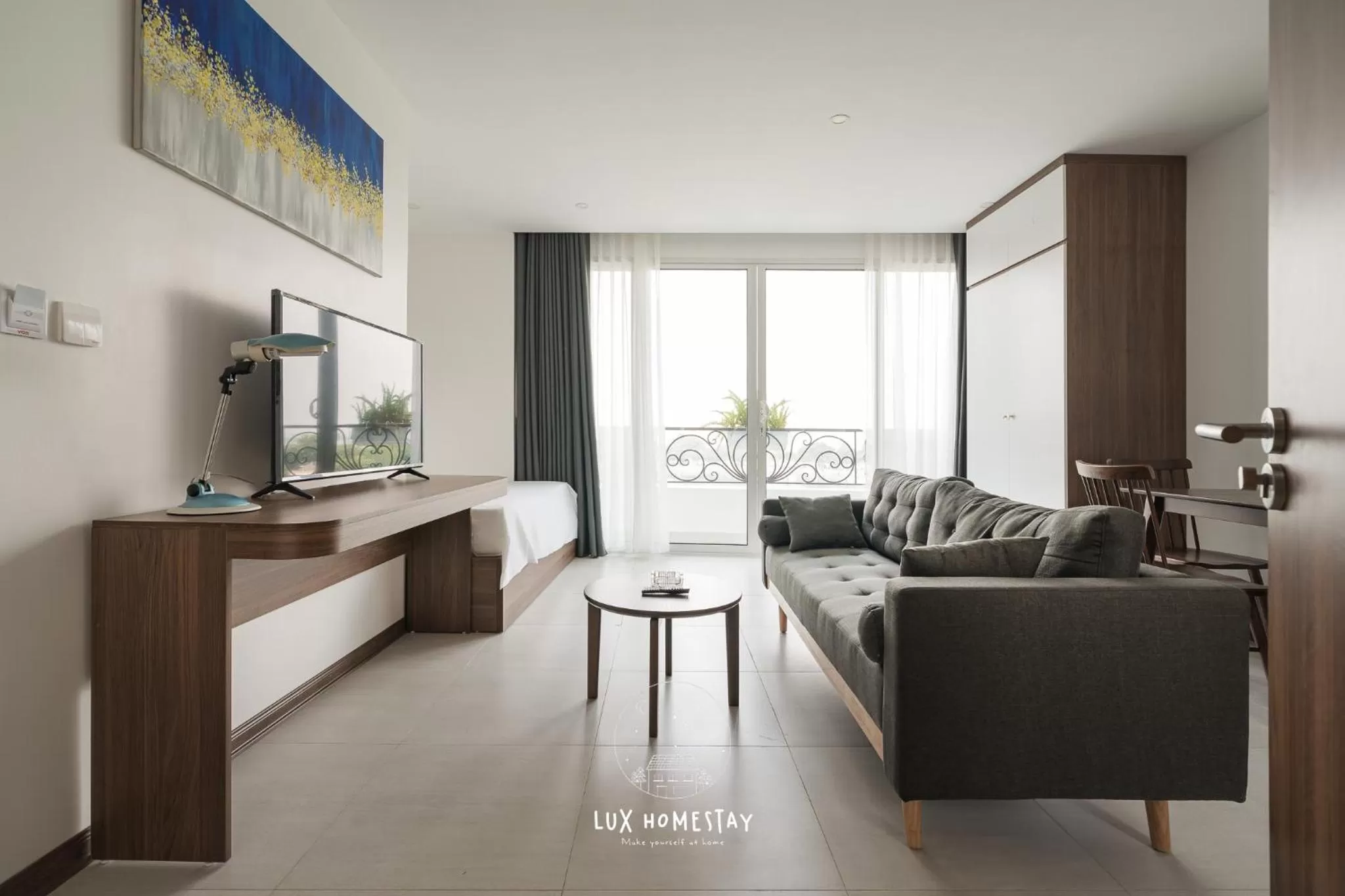 TV and multimedia in Lux Westlake Studio