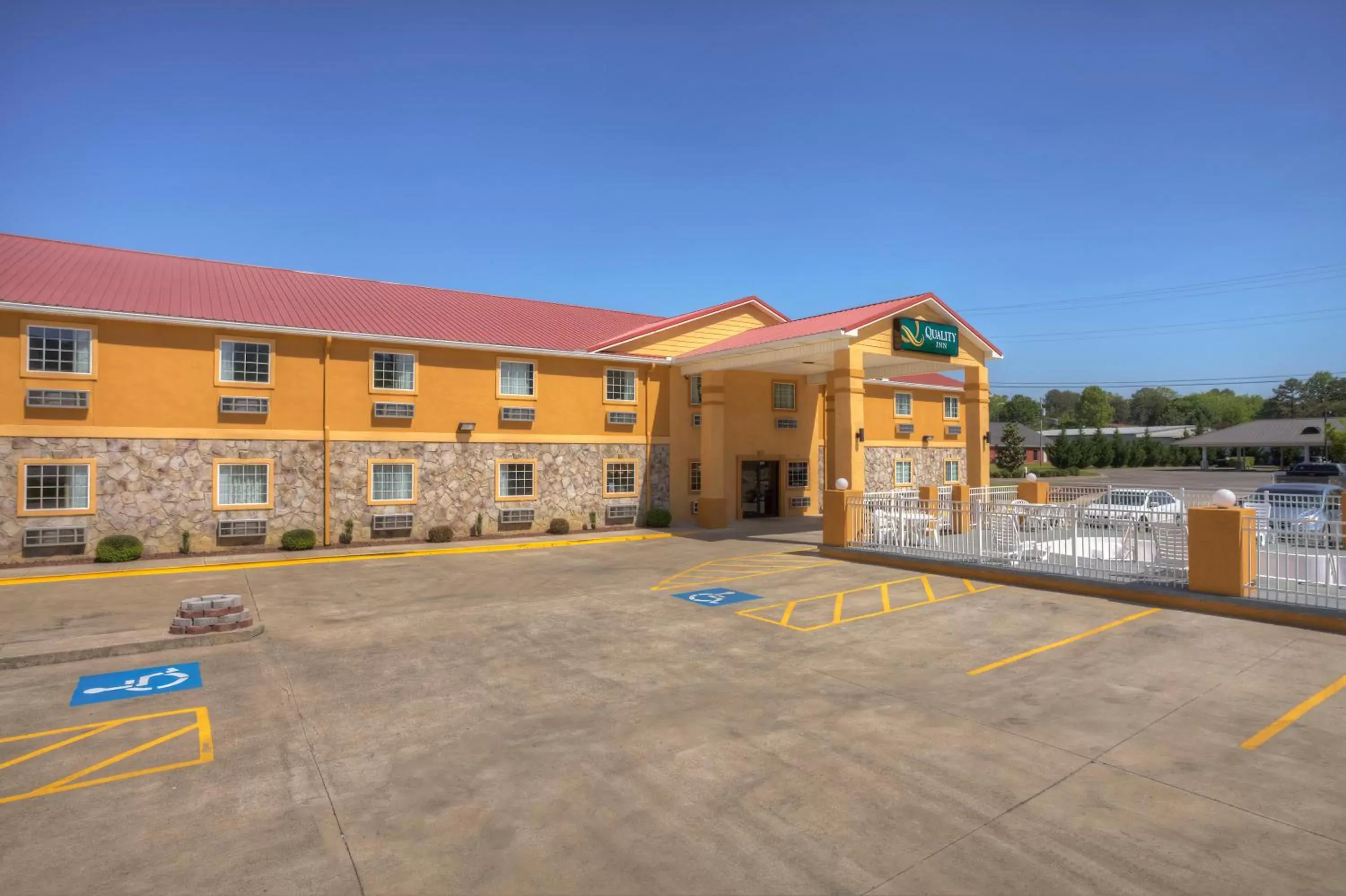 Property Building in Quality Inn Fort Payne I-59 exit 222