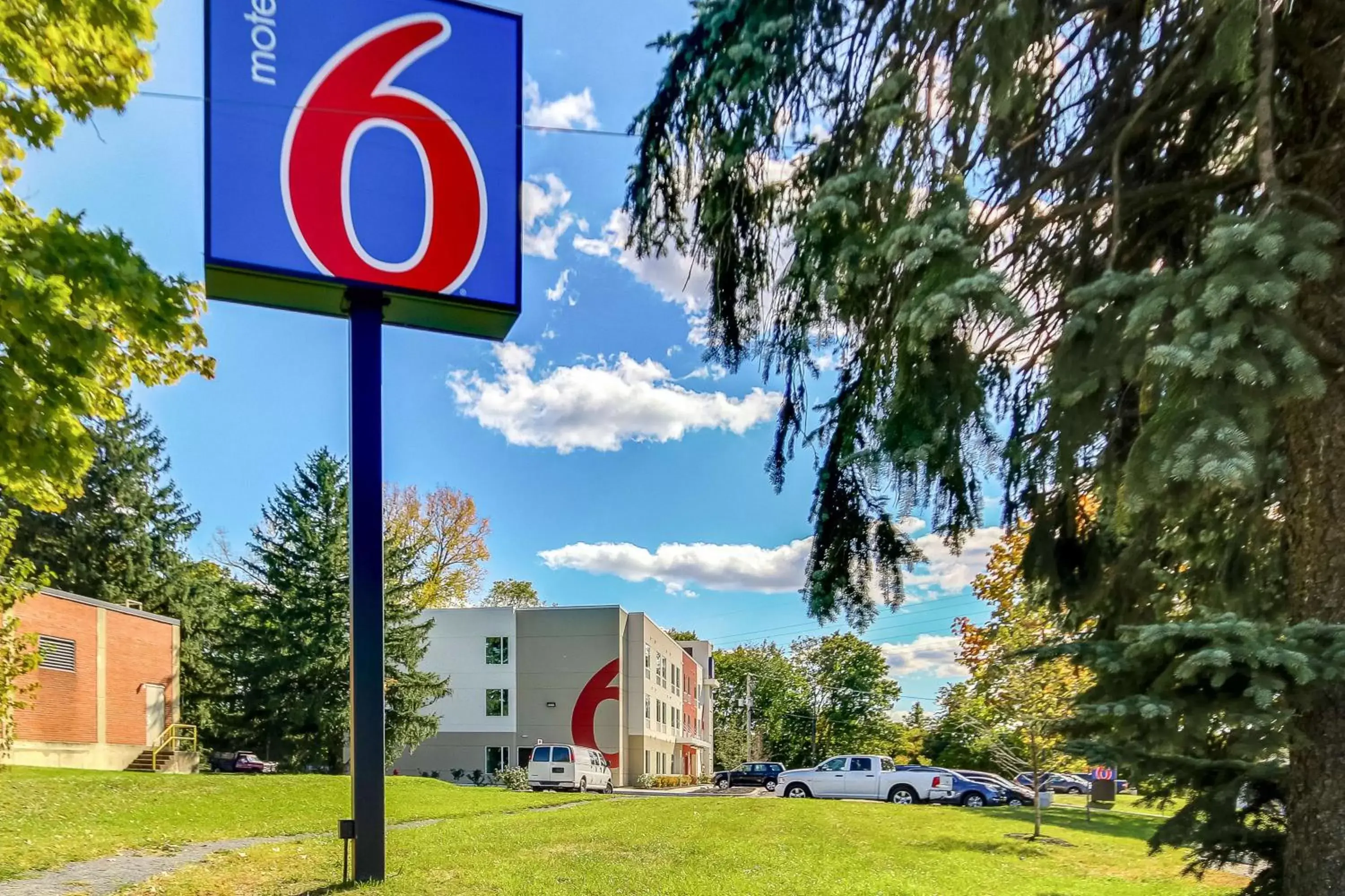 Property building, Garden in Motel 6-Allentown, PA