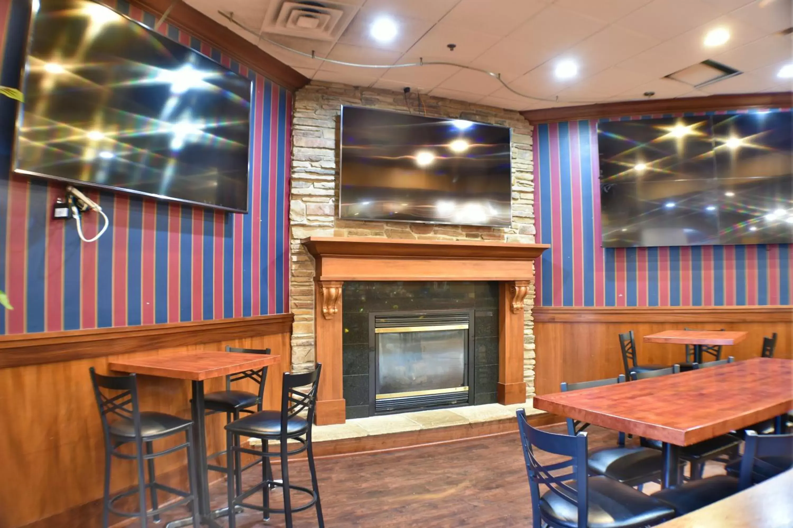 Restaurant/Places to Eat in Ramada by Wyndham Sioux Falls Airport - Waterpark Resort & Event Center