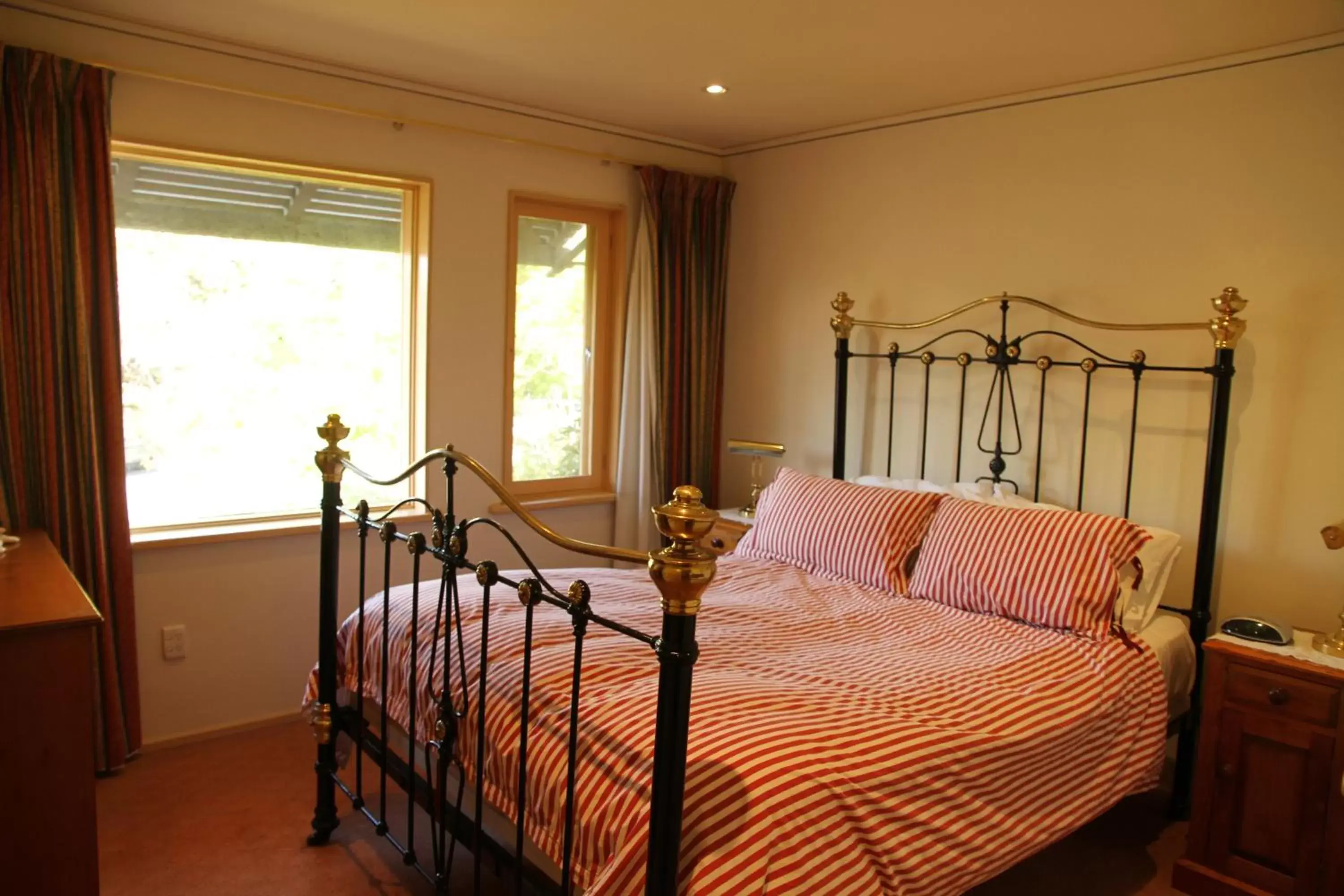 Bedroom, Bed in North Adelaide Heritage Cottages & Apartments