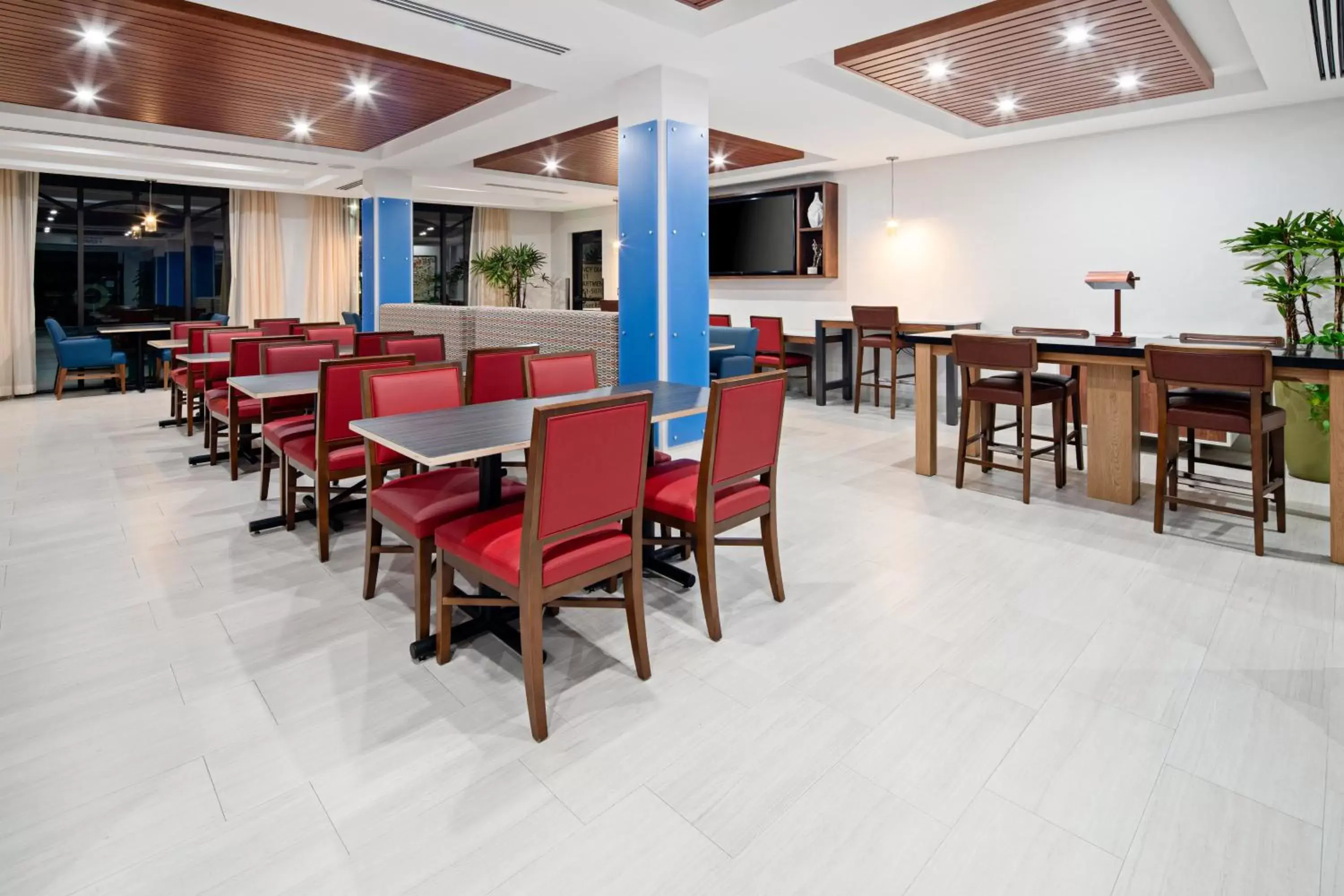 Restaurant/Places to Eat in Holiday Inn Express Hotel & Suites Atascadero, an IHG Hotel