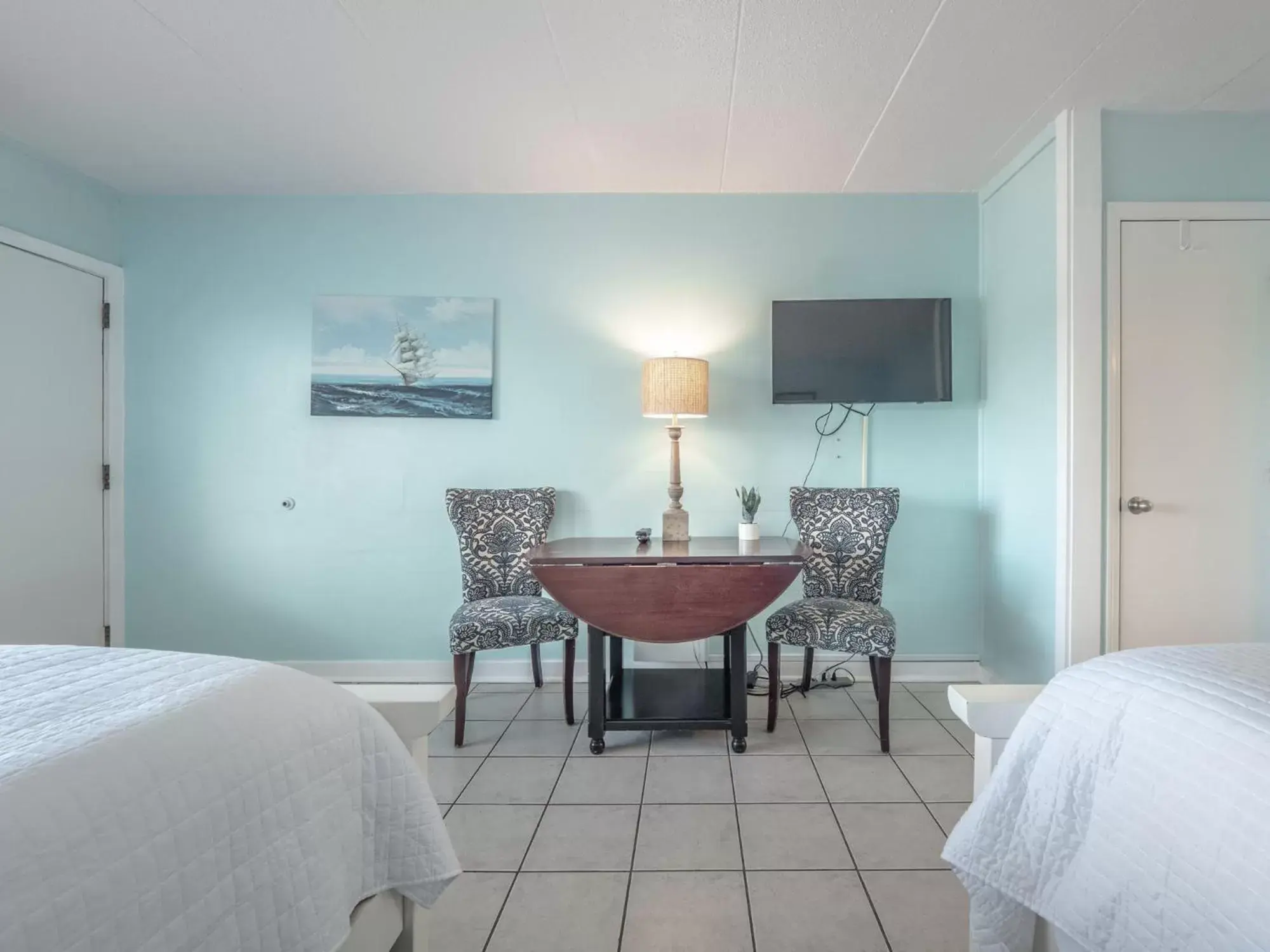 Property building, TV/Entertainment Center in The Waterway Pet Friendly by Carolina Retreats