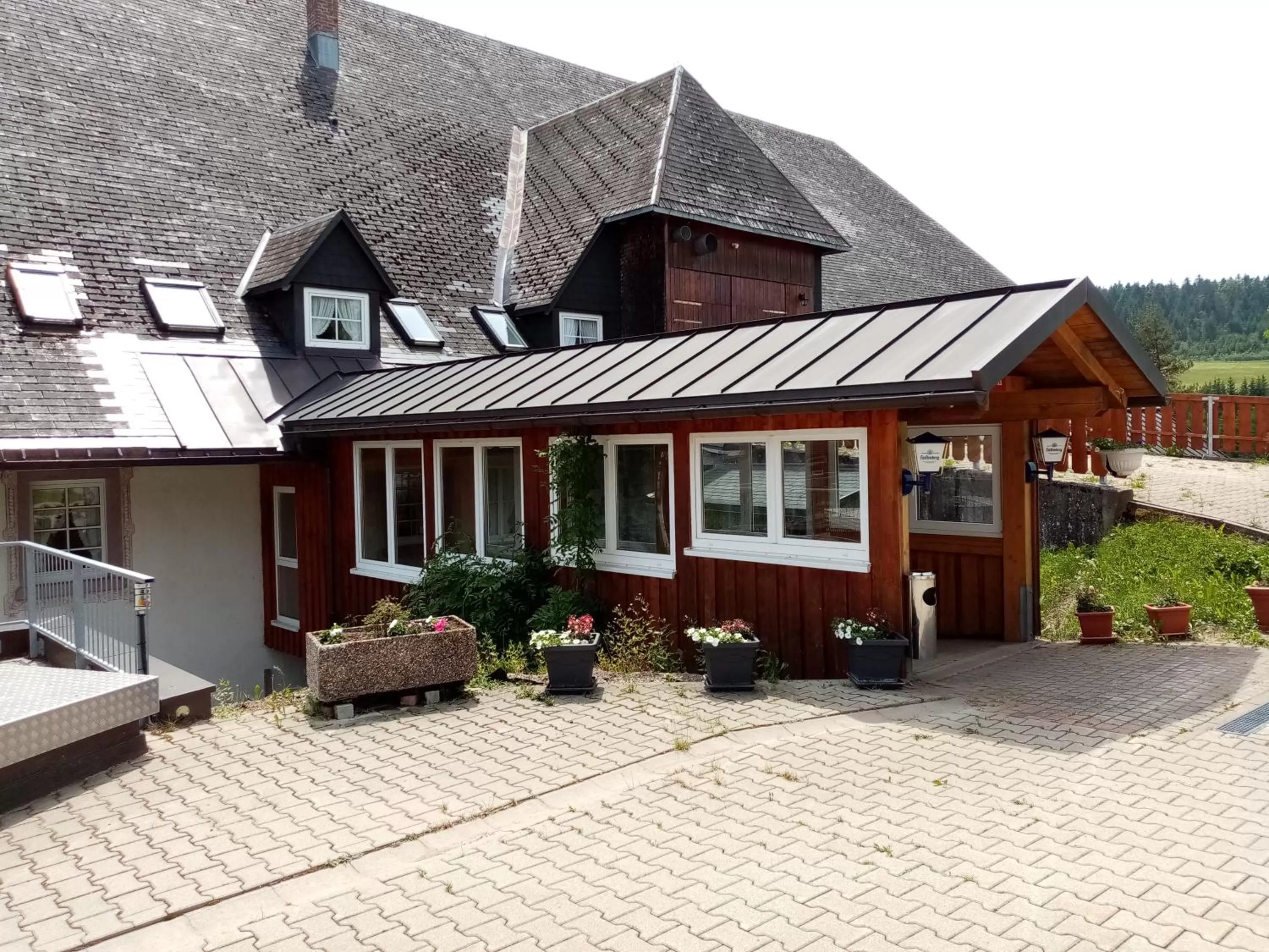 Property building in ZUR TRAUBE Schwarzwaldhotel & Restaurant am Titisee