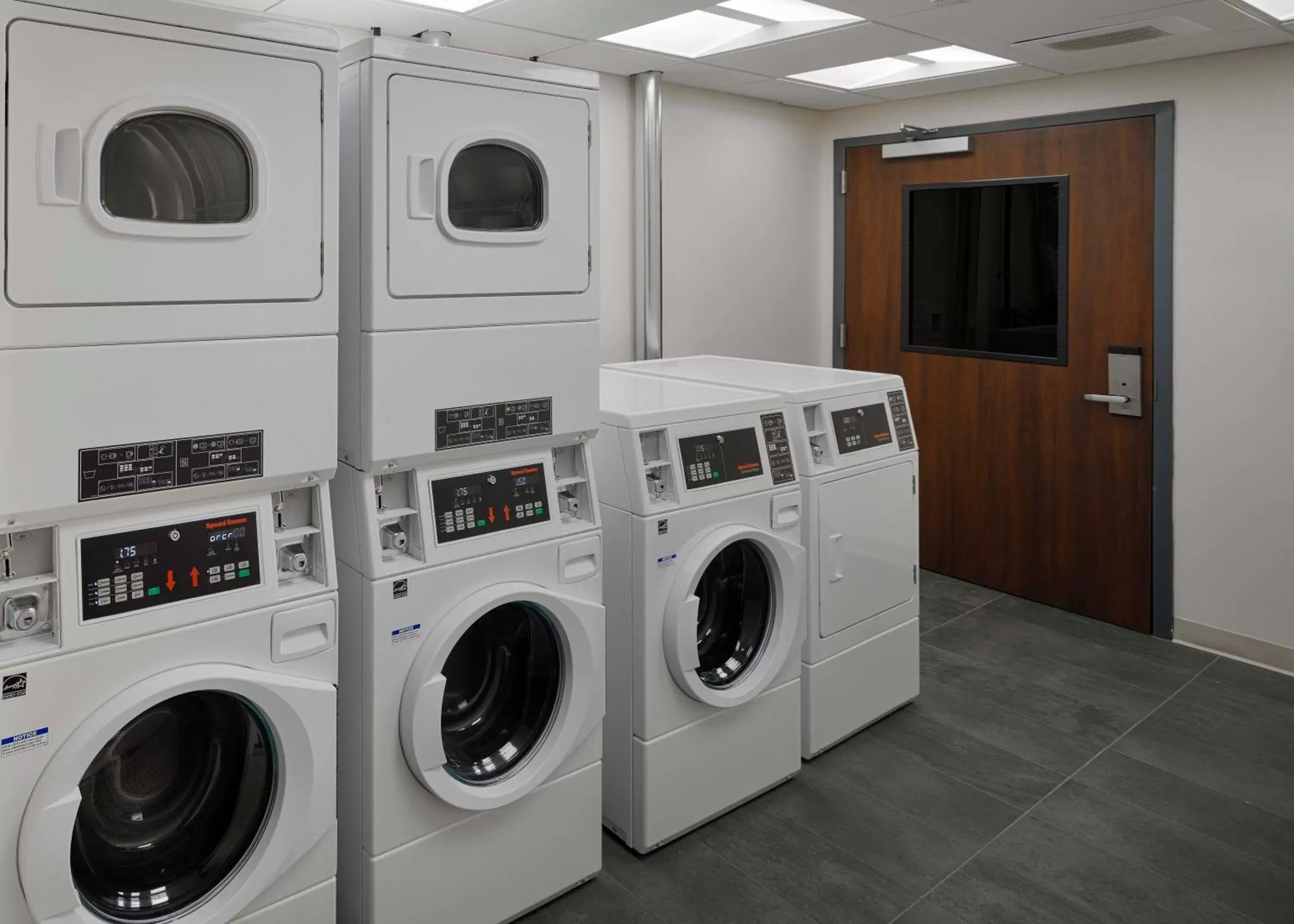 laundry, Kitchen/Kitchenette in Hyatt House Columbus OSU Short North