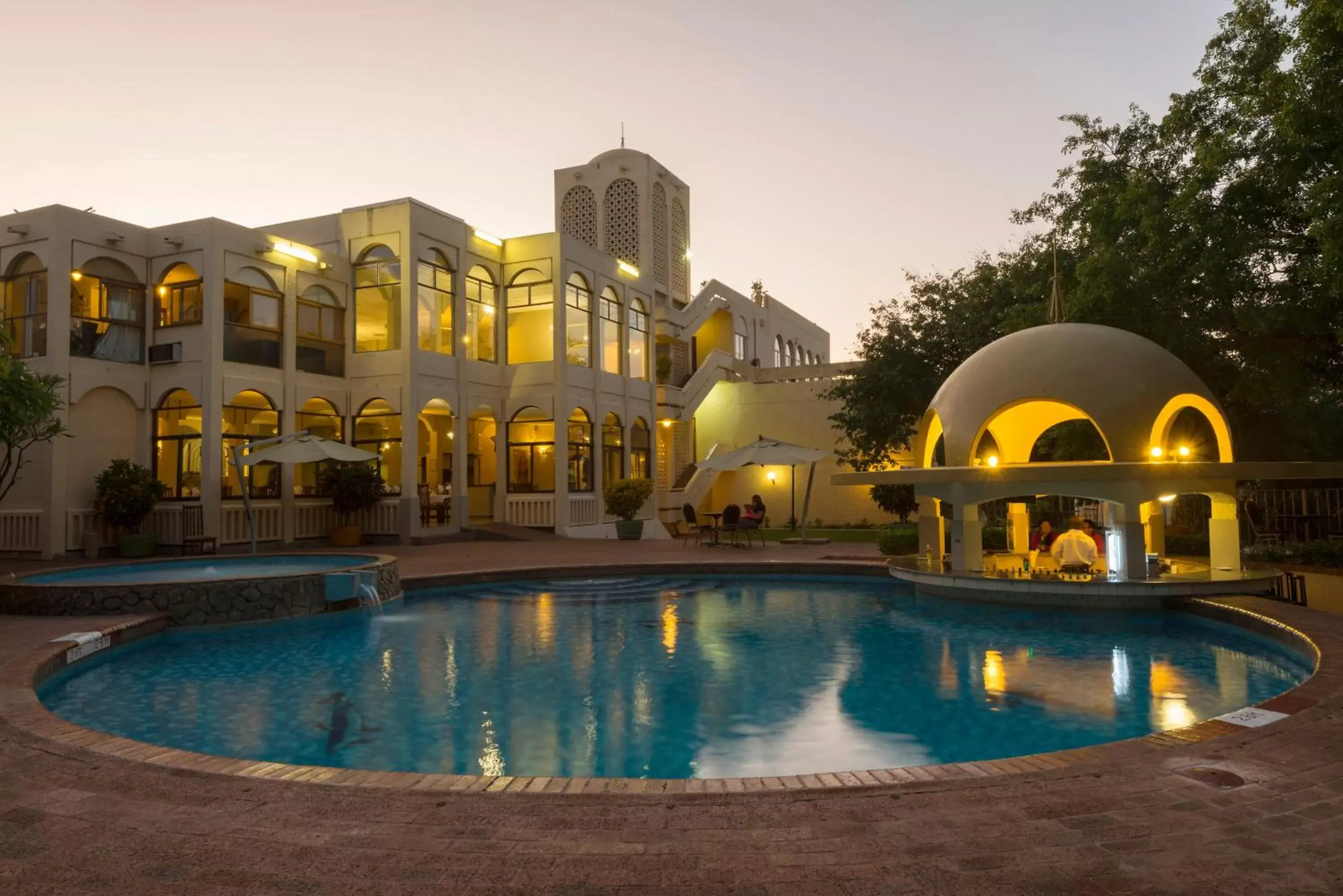 Swimming pool, Property Building in Victoria Falls Rainbow Hotel