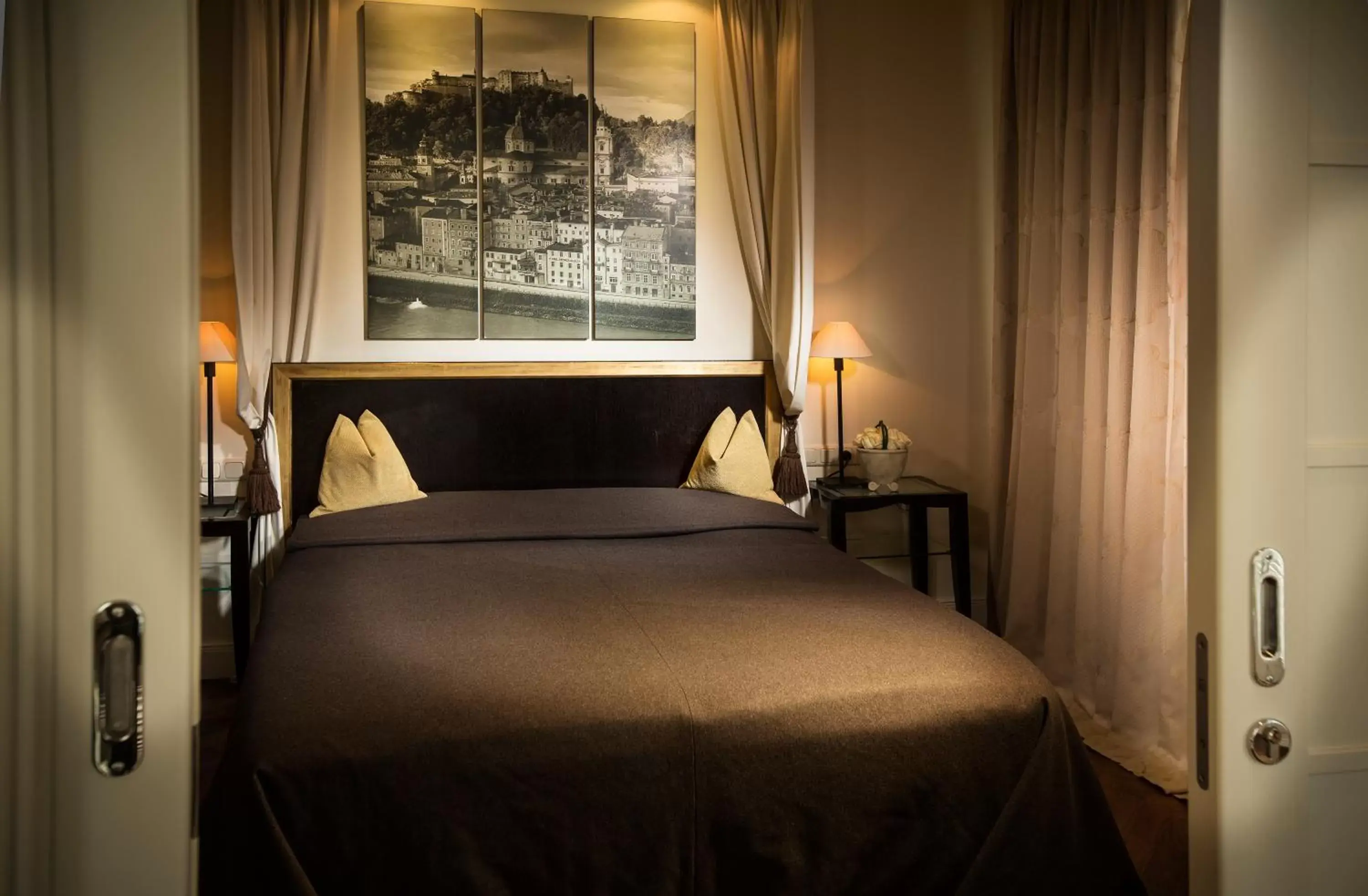 Bedroom, Bed in Hotel Bristol Salzburg