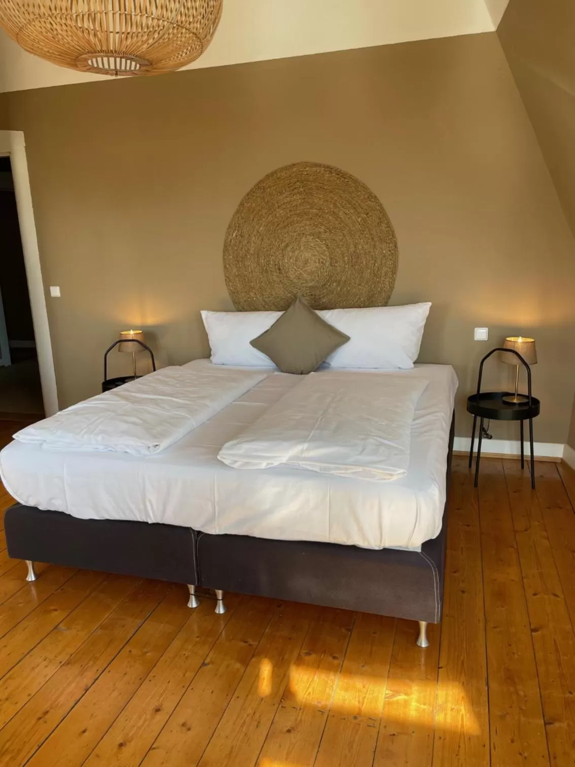 Photo of the whole room, Bed in AUERSTEIN-Hotels auerstein & auerstein-mono