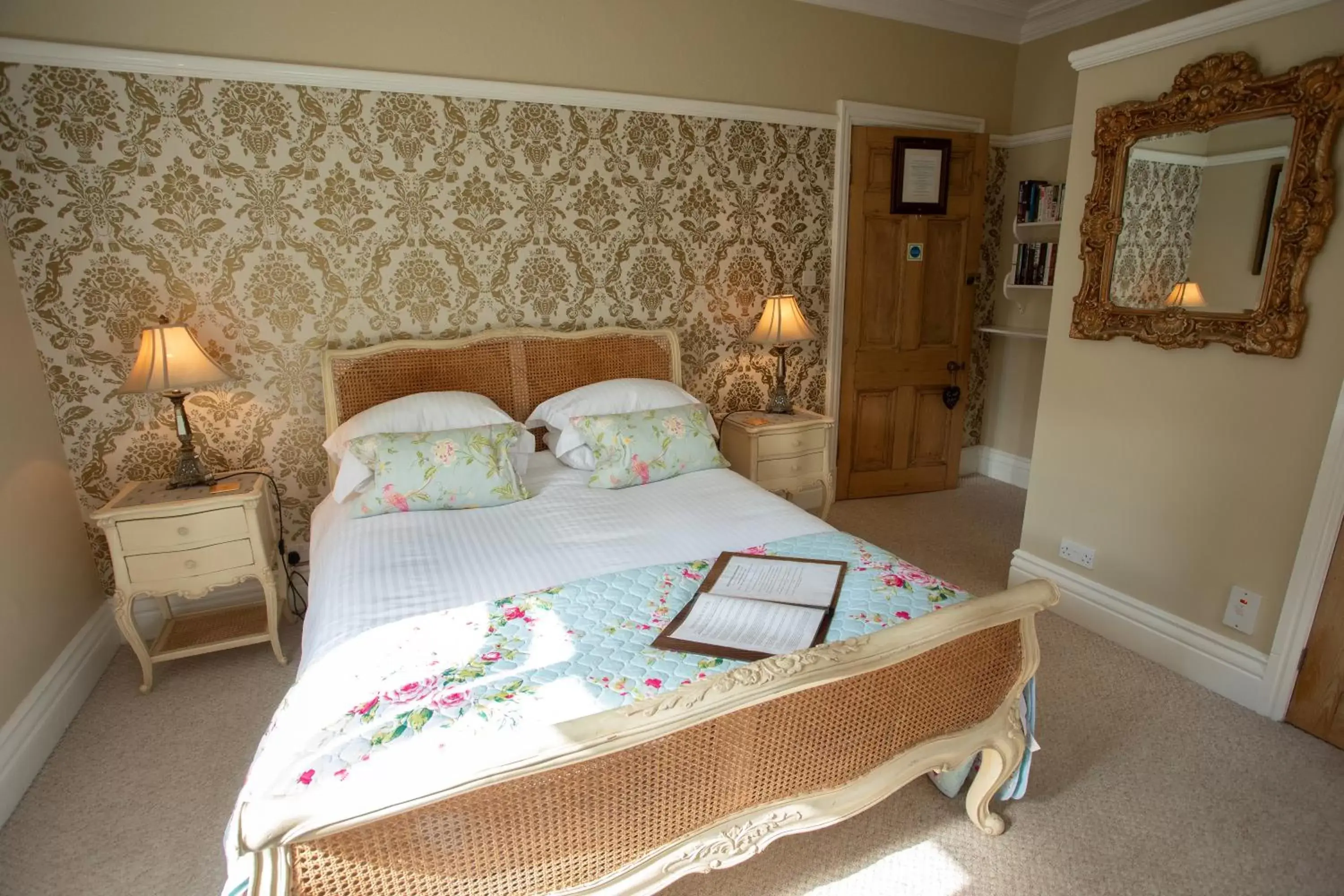 Bed in Treherne House & The Malvern Retreat