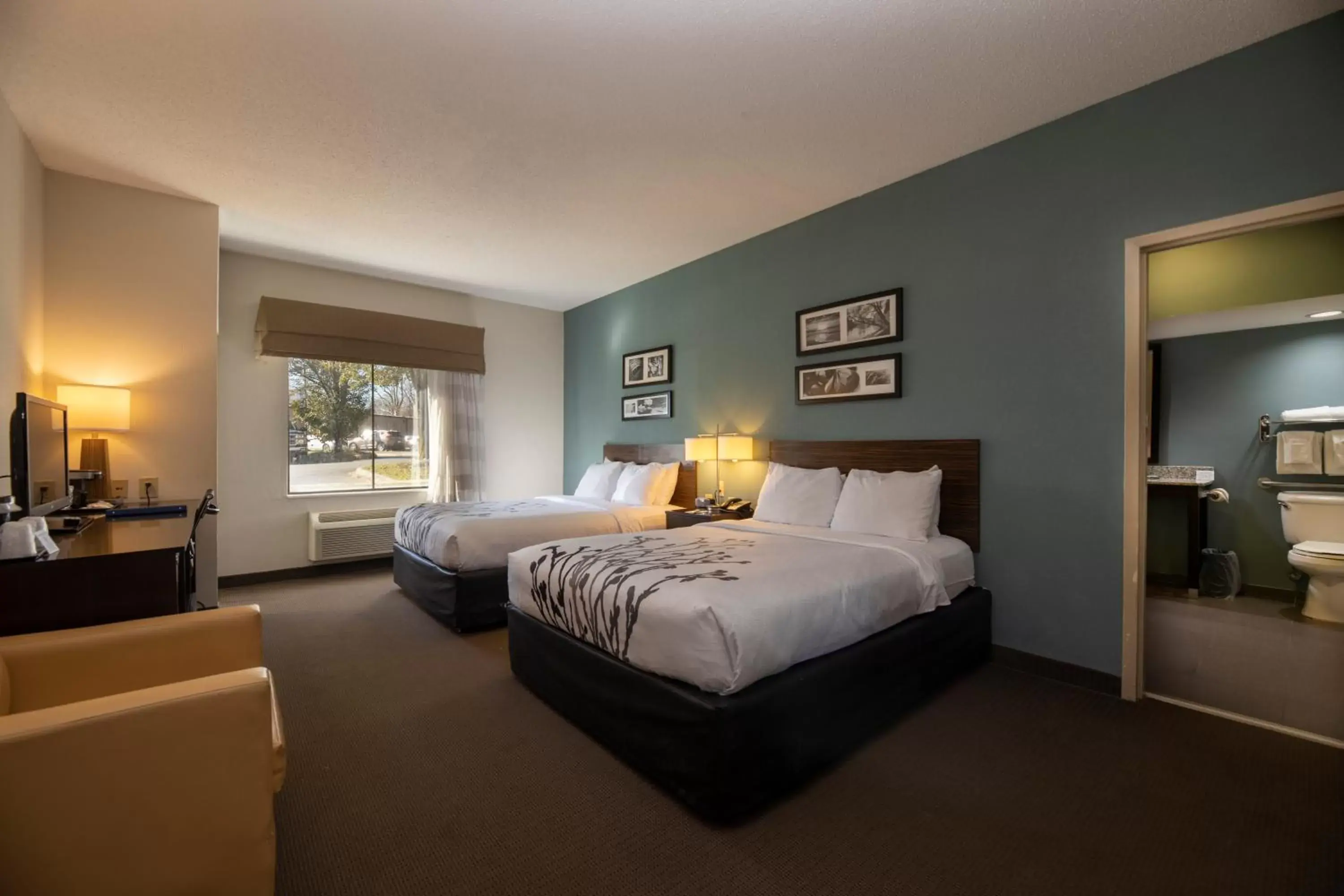 Bed in Sleep Inn & Suites Monticello