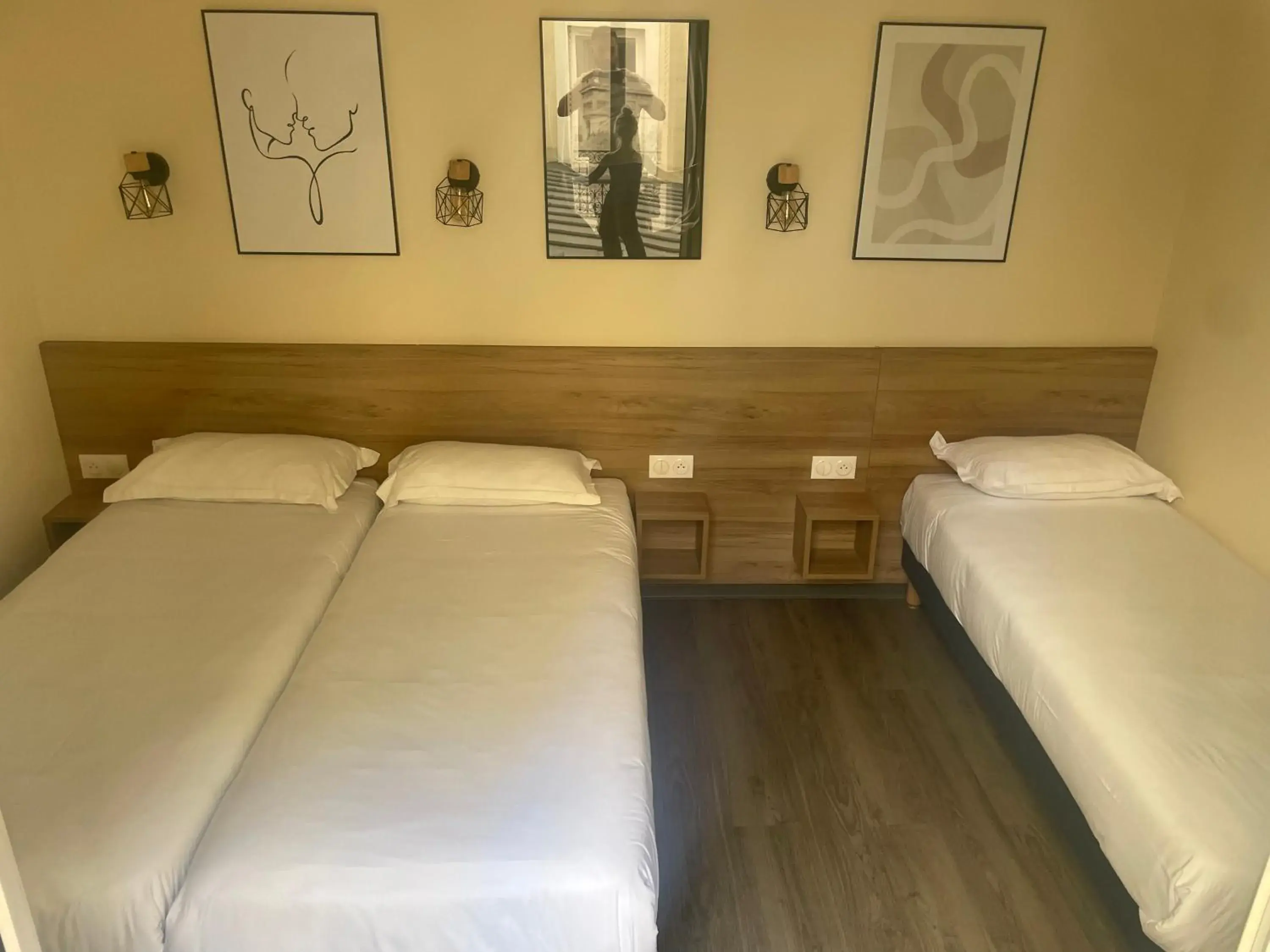 Bed in Hôtel D'Anjou