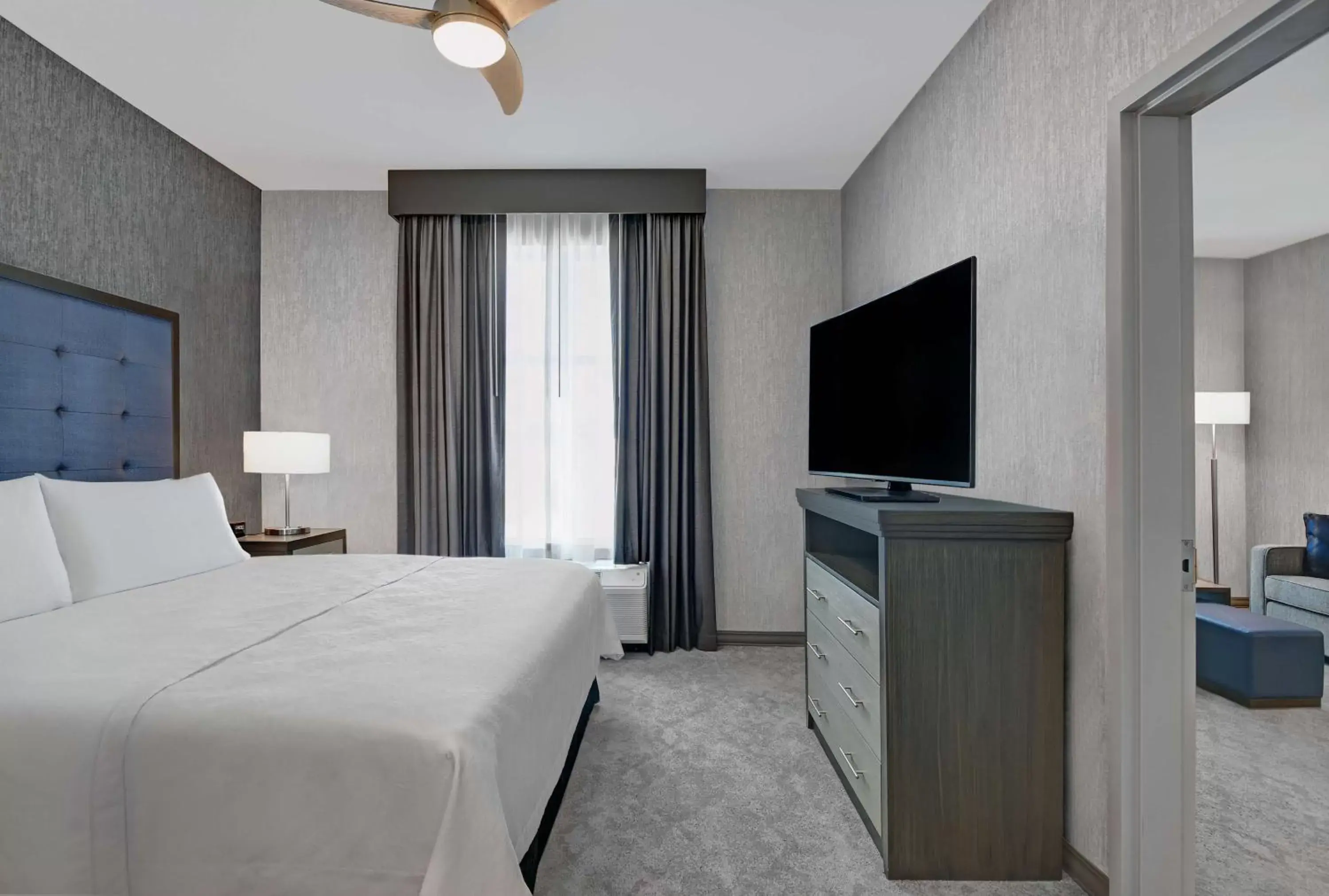 Bedroom, TV/Entertainment Center in Homewood Suites By Hilton Edison Woodbridge, NJ