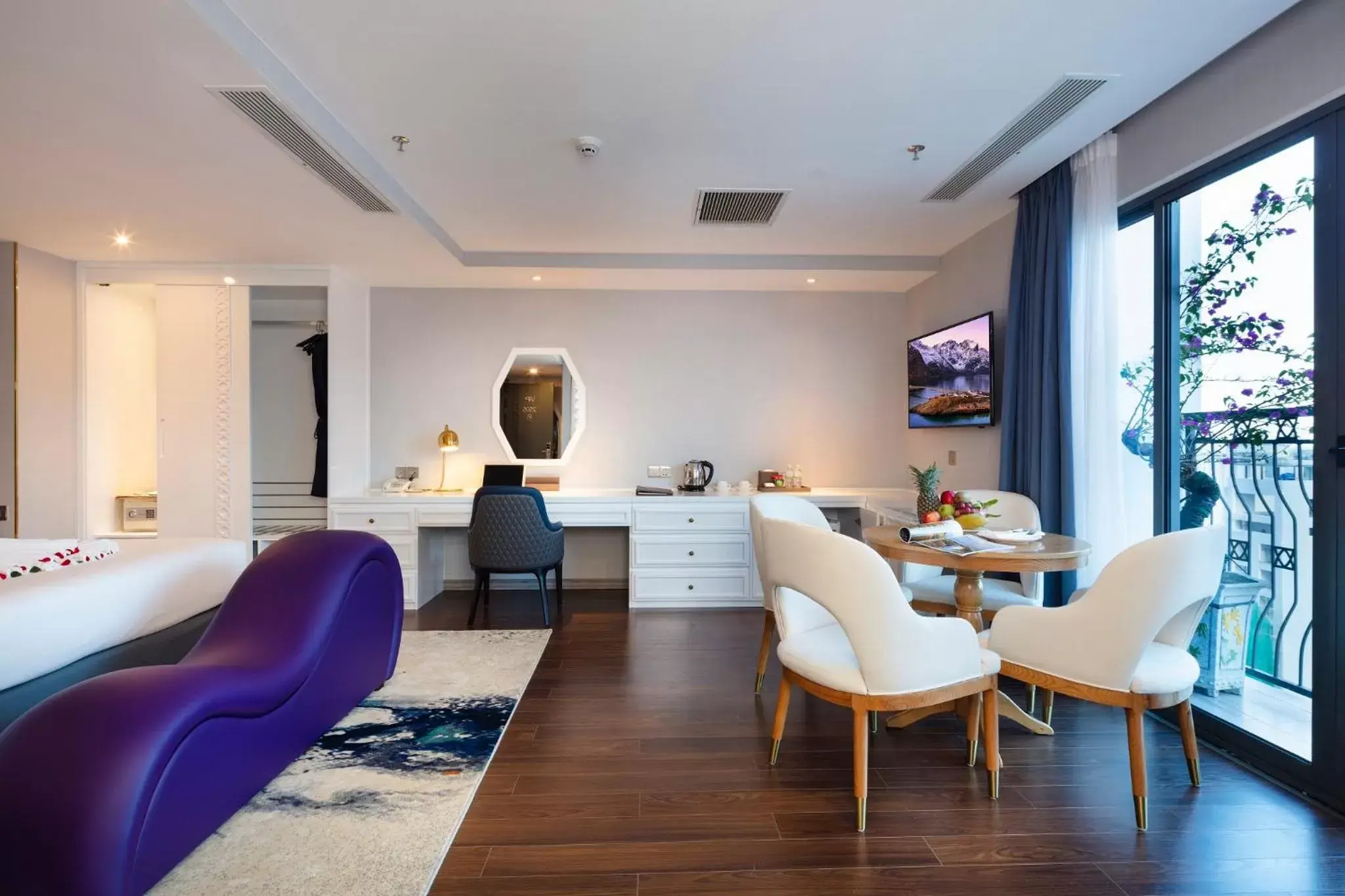 Living room, Bed in Erica Nha Trang Hotel Living room, Bed in Erica Nha Trang Hotel