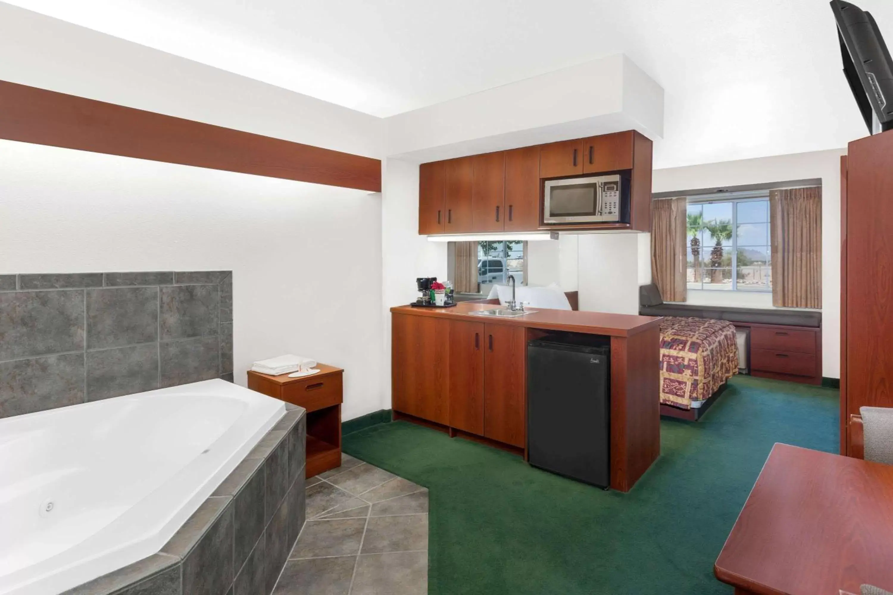 Photo of the whole room, Kitchen/Kitchenette in Microtel Inn & Suites by Wyndham Wellton