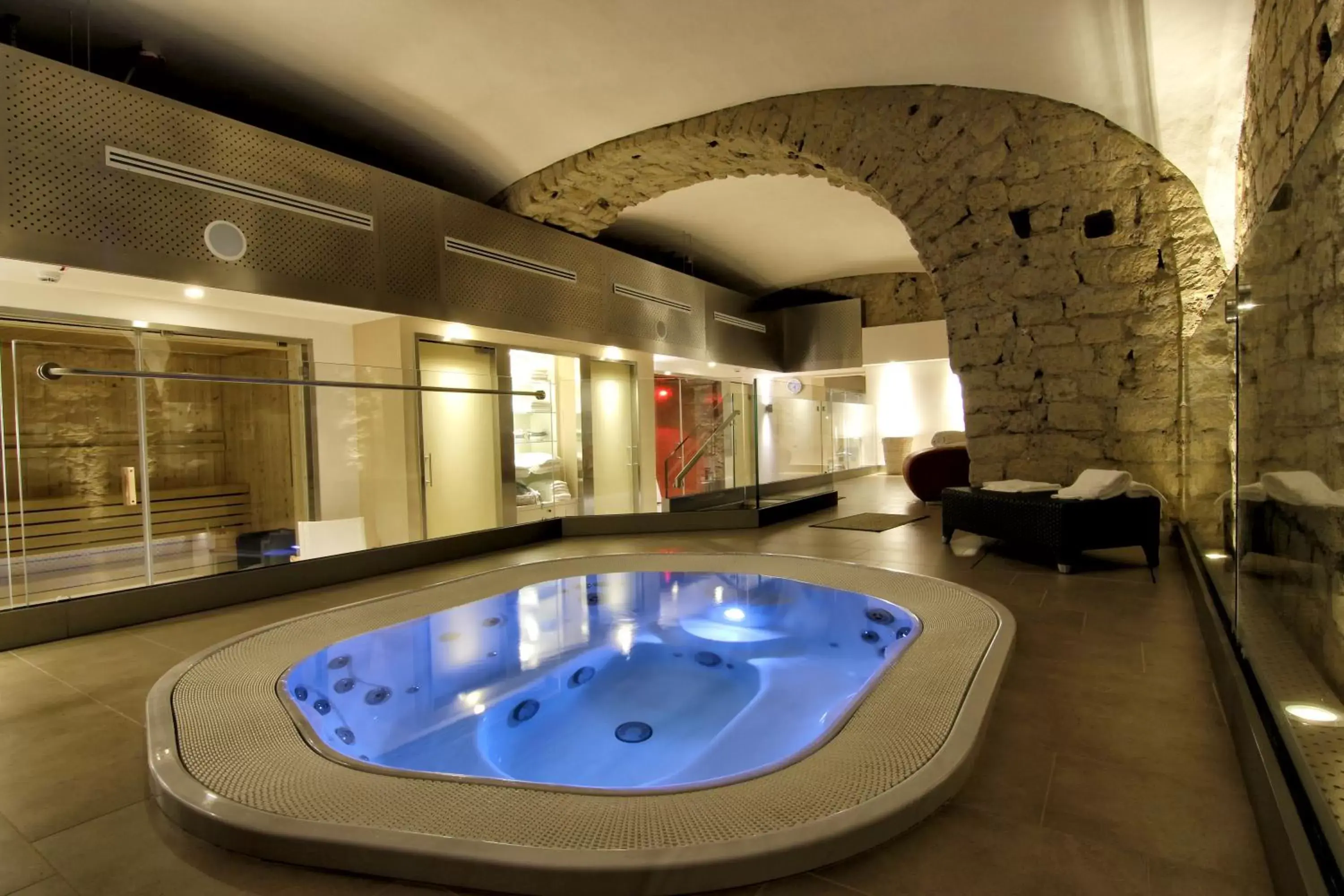Hot Tub in MGallery Palazzo Caracciolo Napoli - Hotel Collection