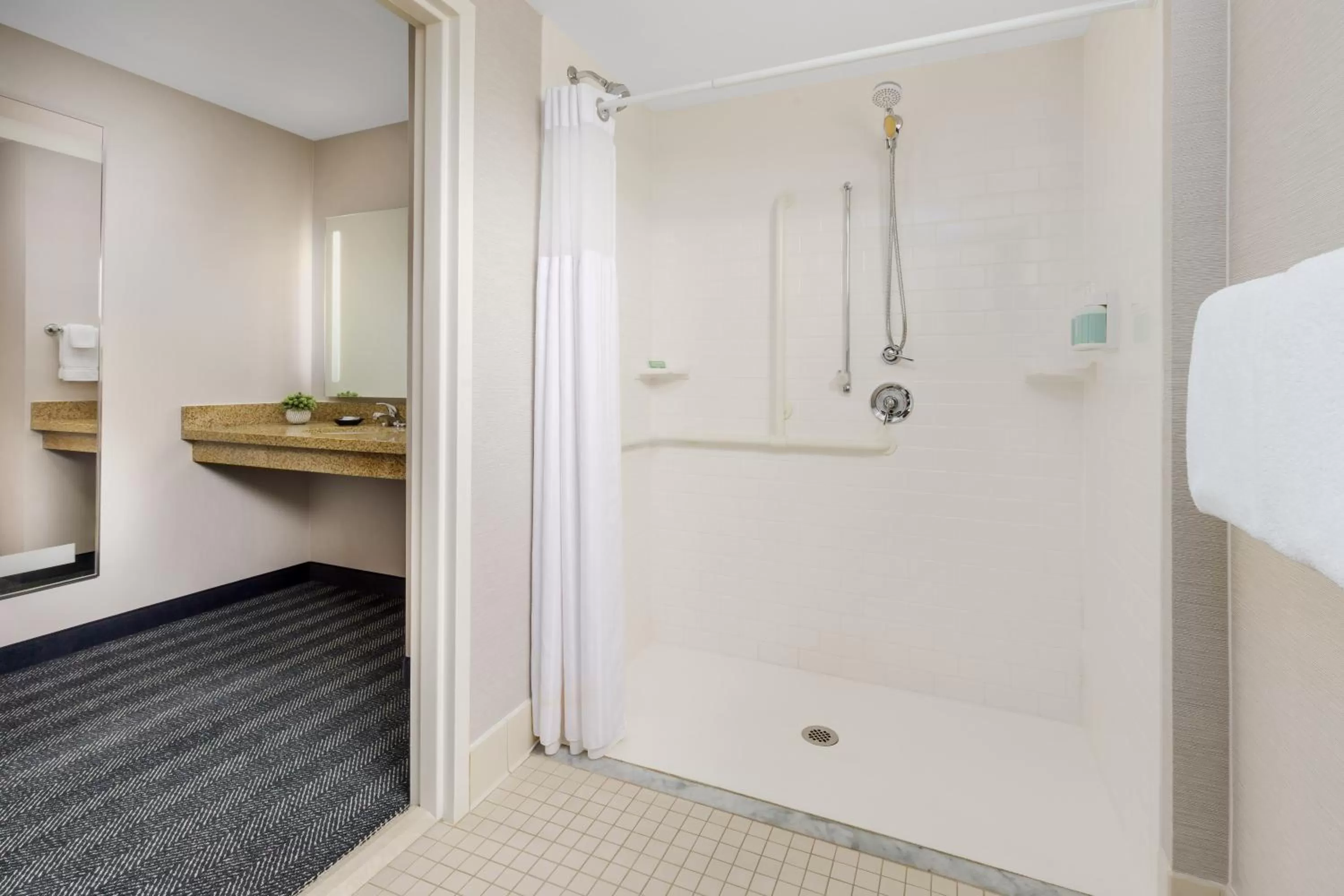 Shower in Courtyard Keene Downtown