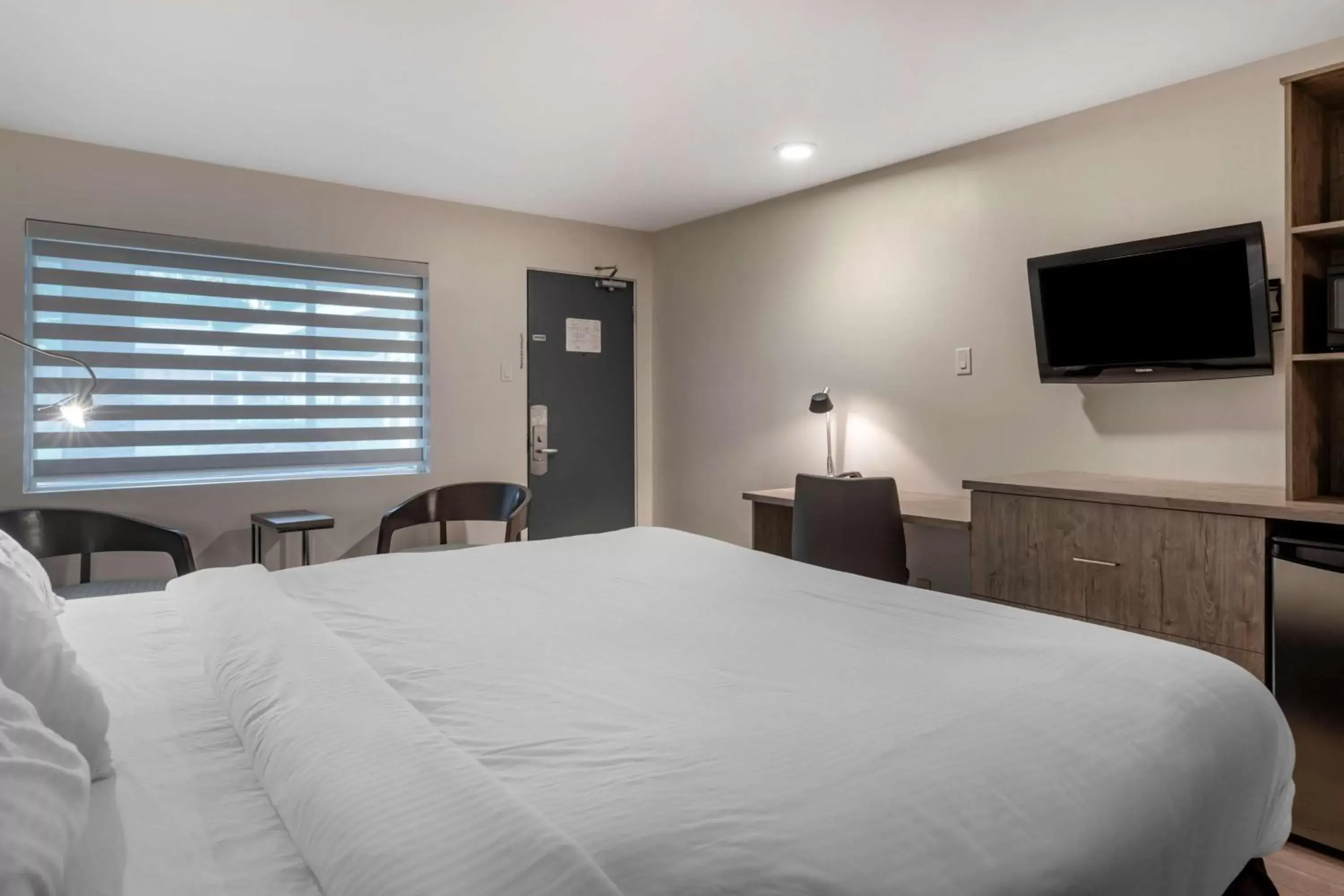 Bedroom, Bed in Dannys Hotel Suites; SureStay Collection by Best Western