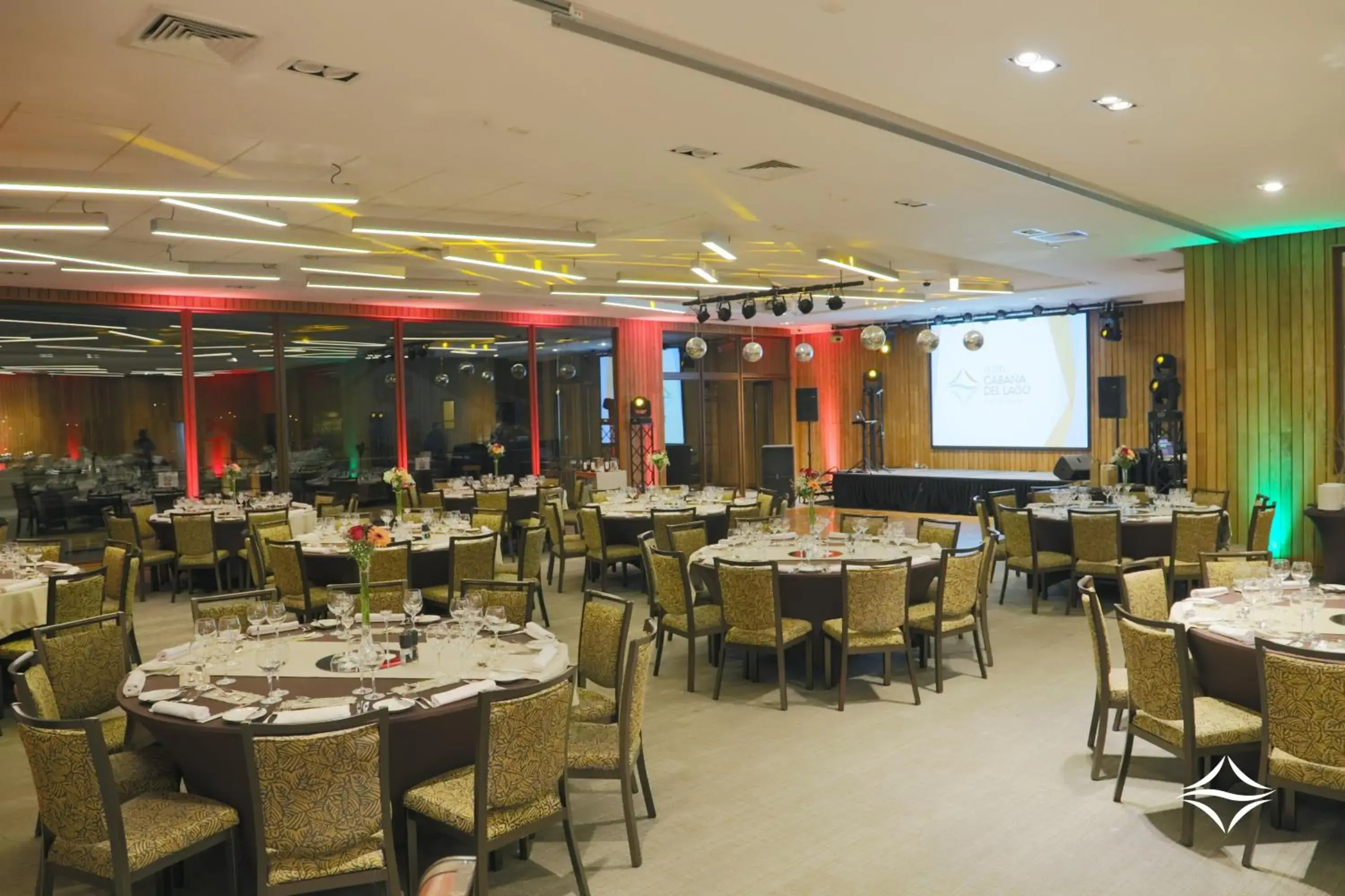 Banquet/Function facilities, Restaurant/Places to Eat in Hotel Cabaña Del Lago Puerto Varas