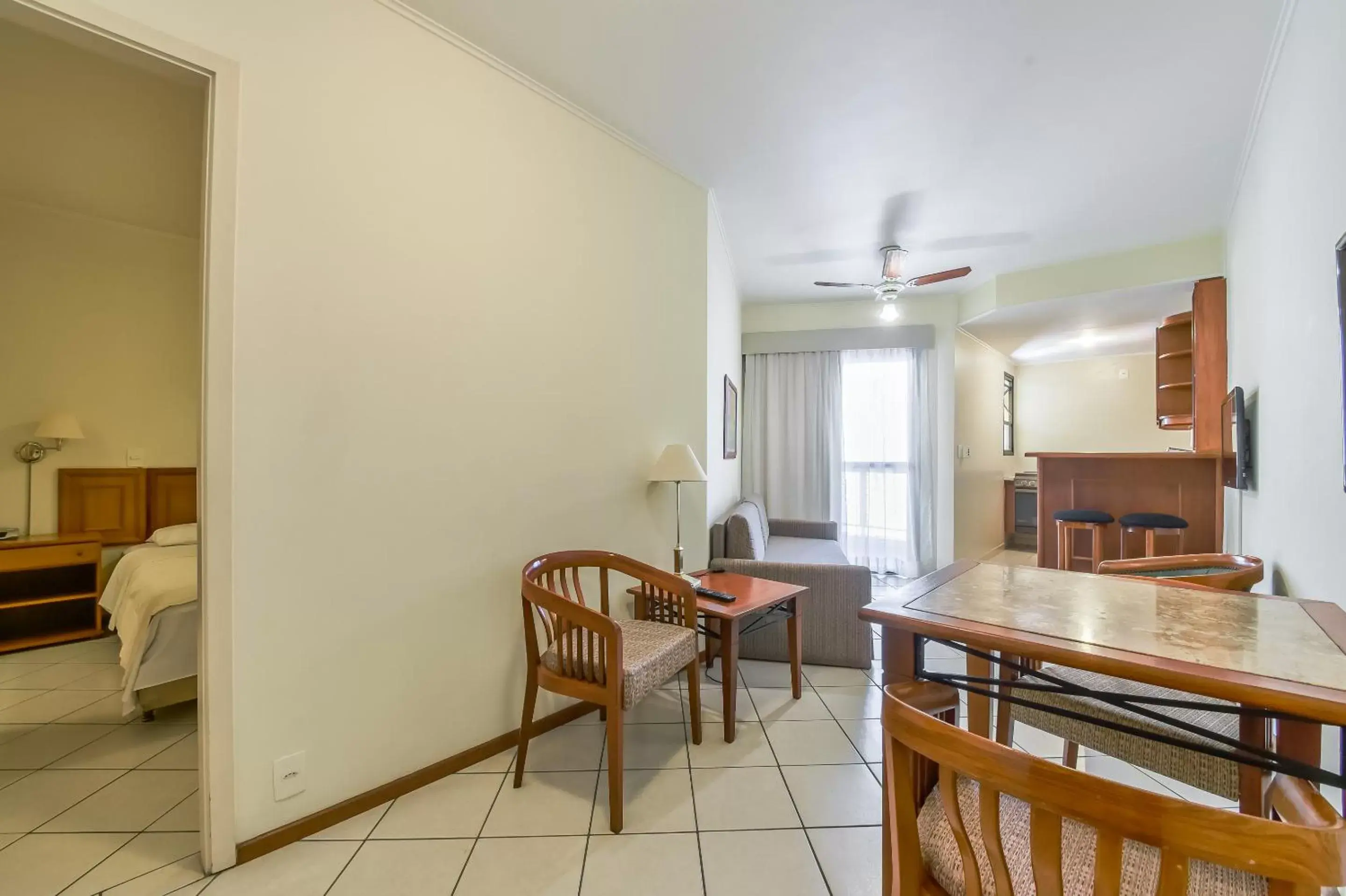 Living room, Dining Area in Capital O Park Tower, Campinas