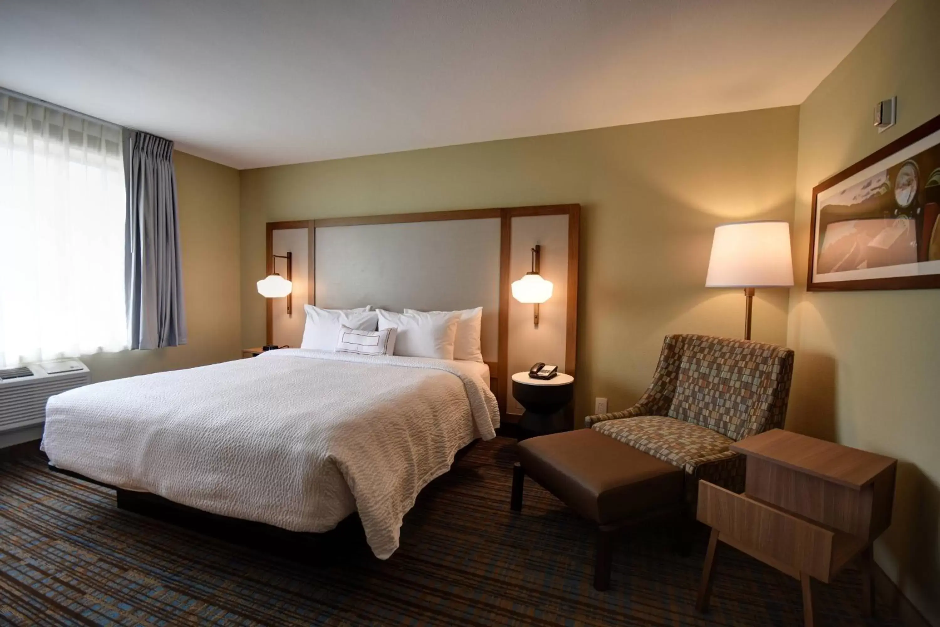 Photo of the whole room, Bed in Fairfield Inn & Suites by Marriott Milwaukee North