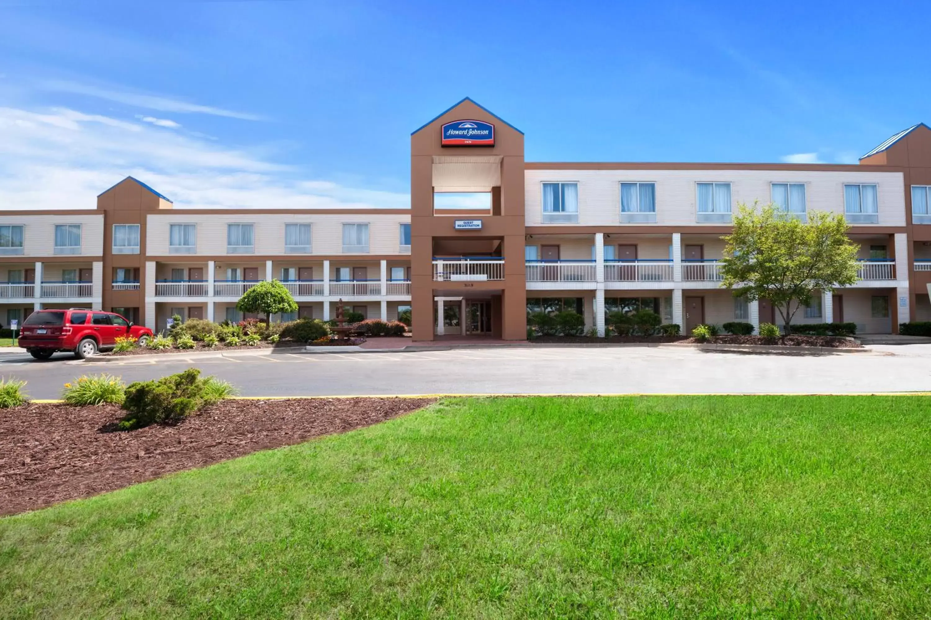 Facade/entrance, Property Building in Howard Johnson by Wyndham Romulus Detroit Metro Airport