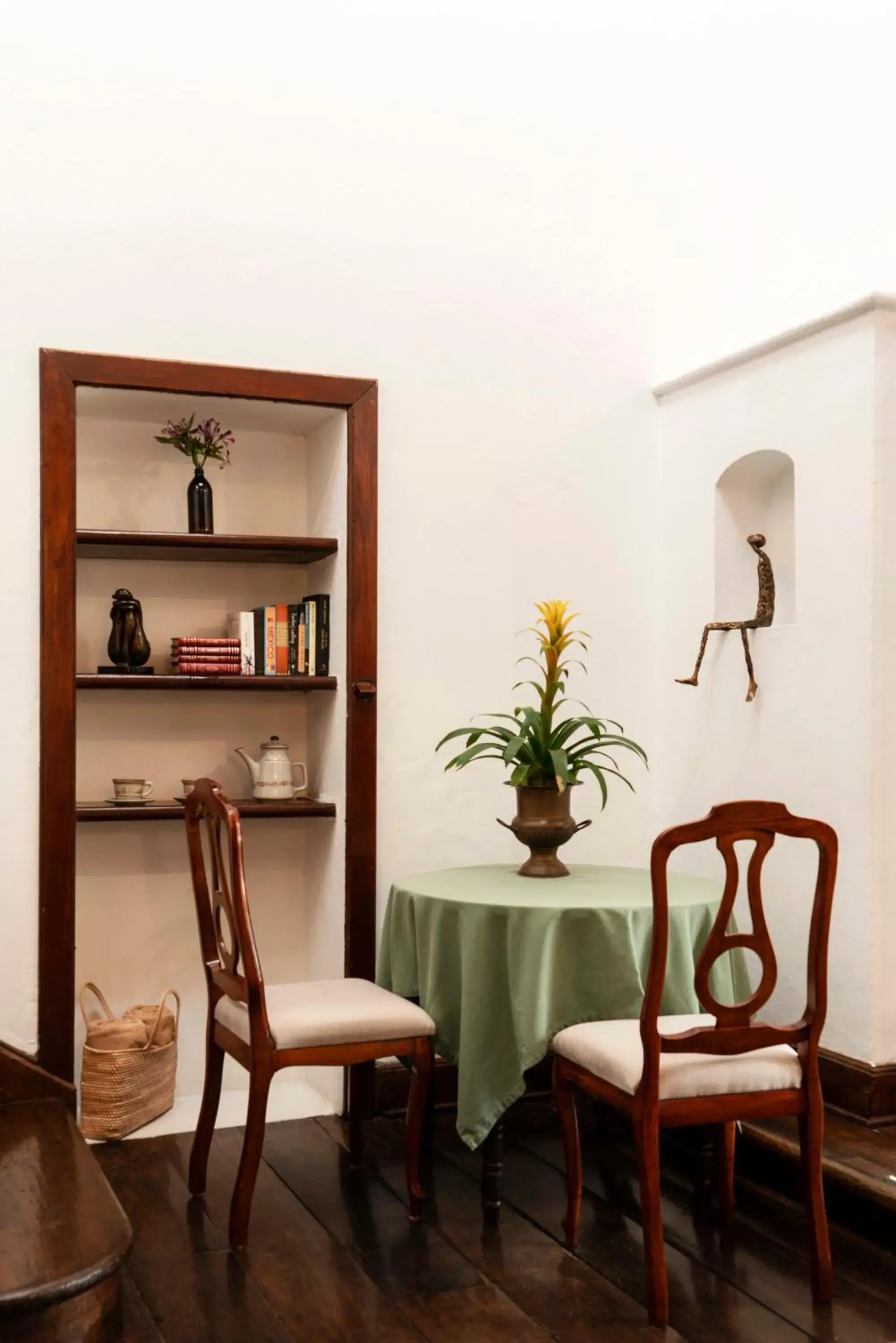 Seating area in Posada del Tepozteco