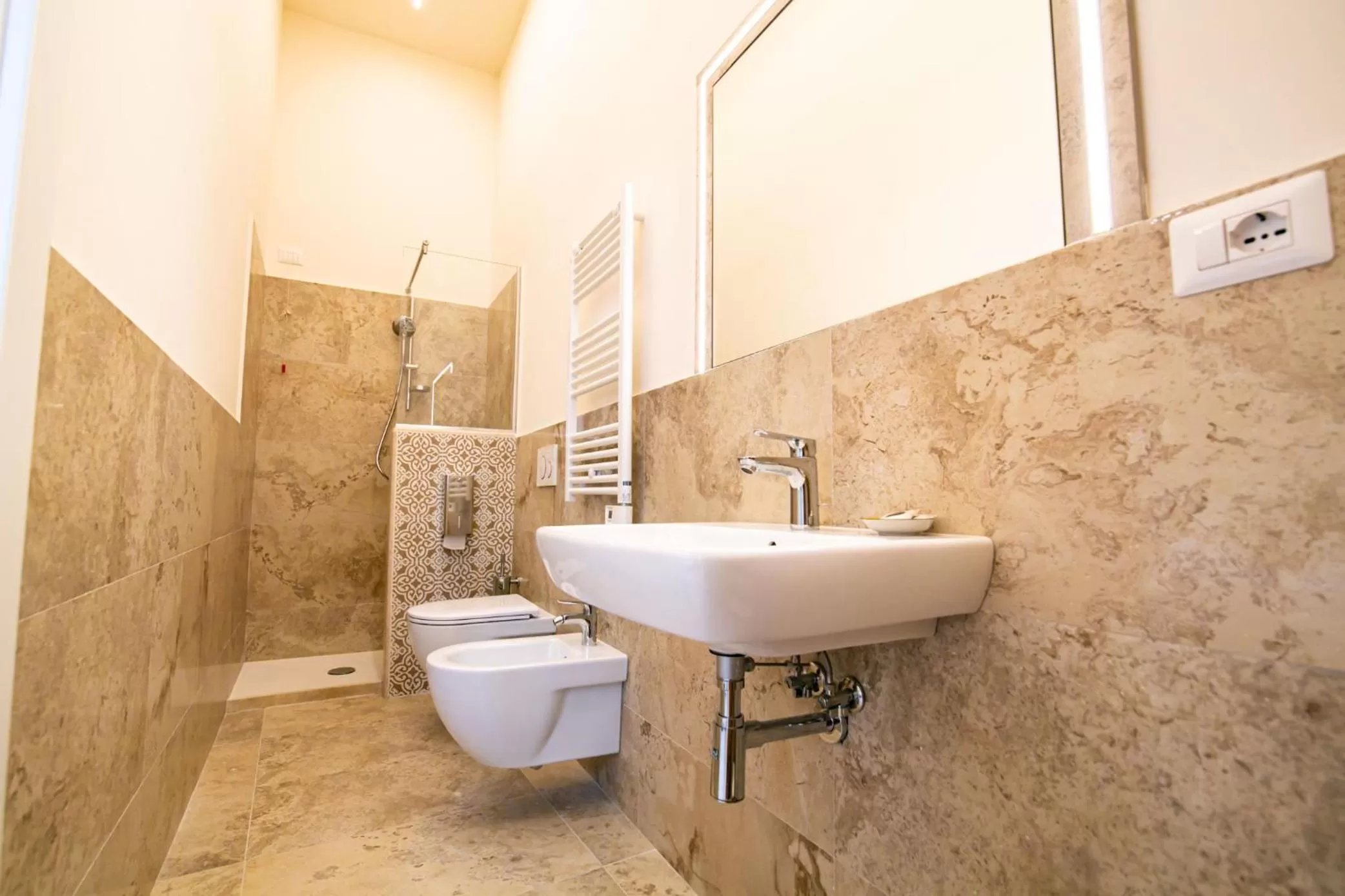 Bathroom in Migliori Olive Ascolane beds