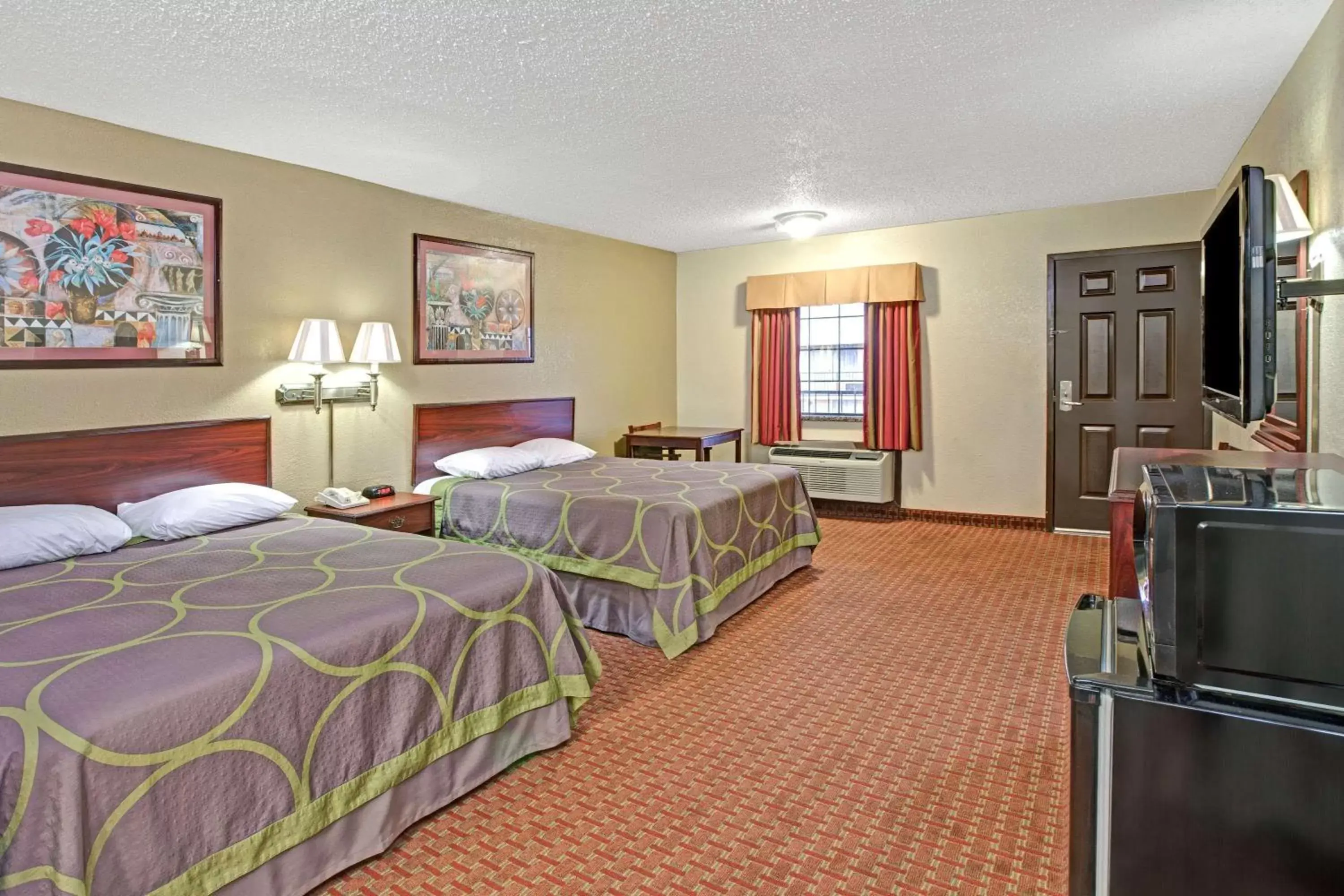 Photo of the whole room in Super 8 by Wyndham Shawnee