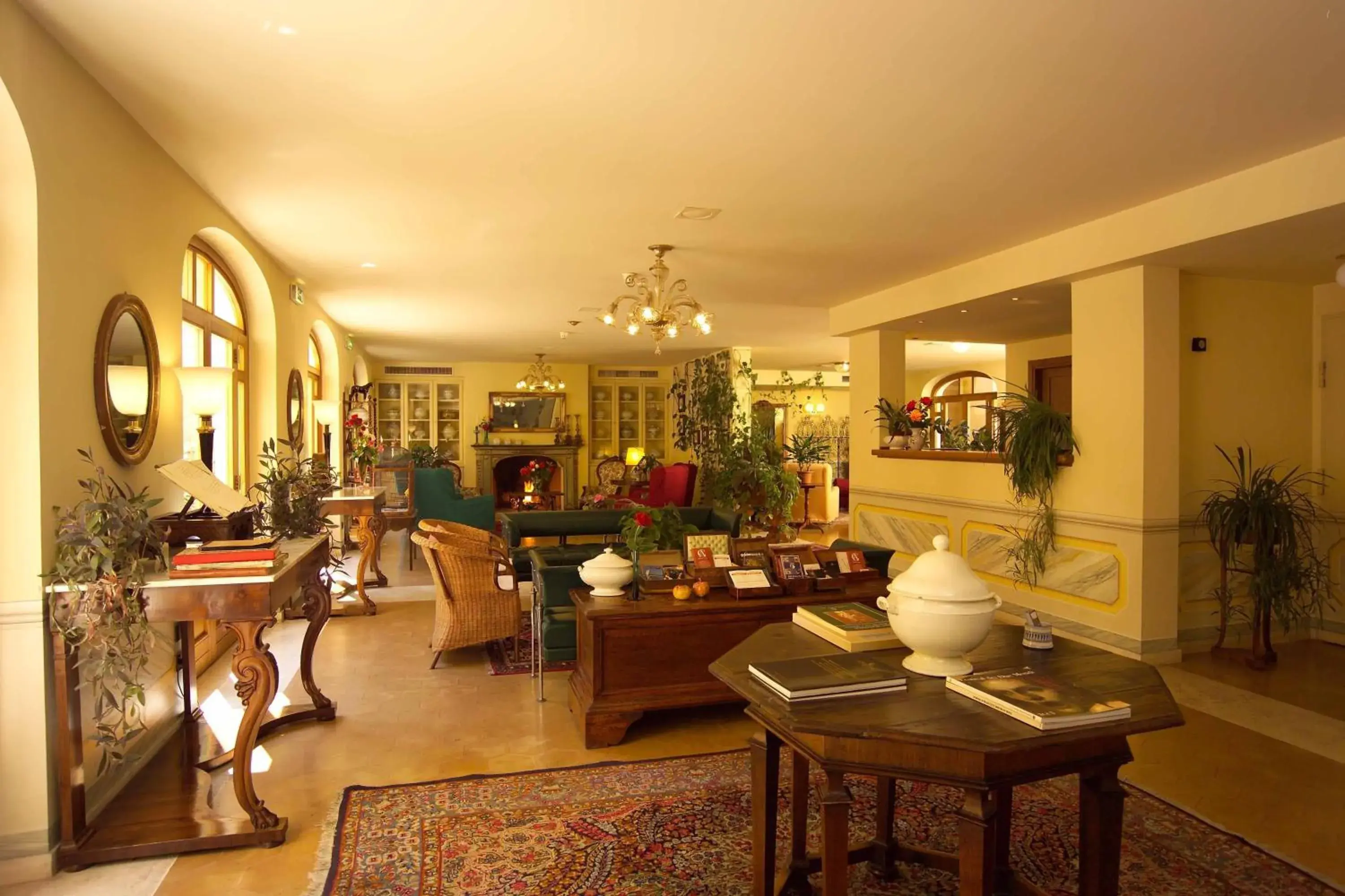Lobby or reception in Hotel San Luca