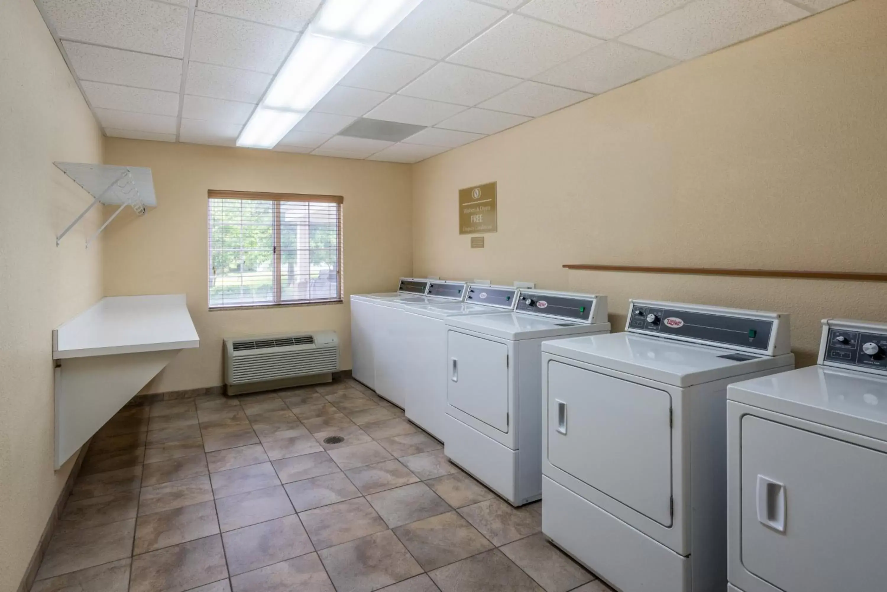 Other, Kitchen/Kitchenette in Candlewood Suites New Bern, an IHG Hotel