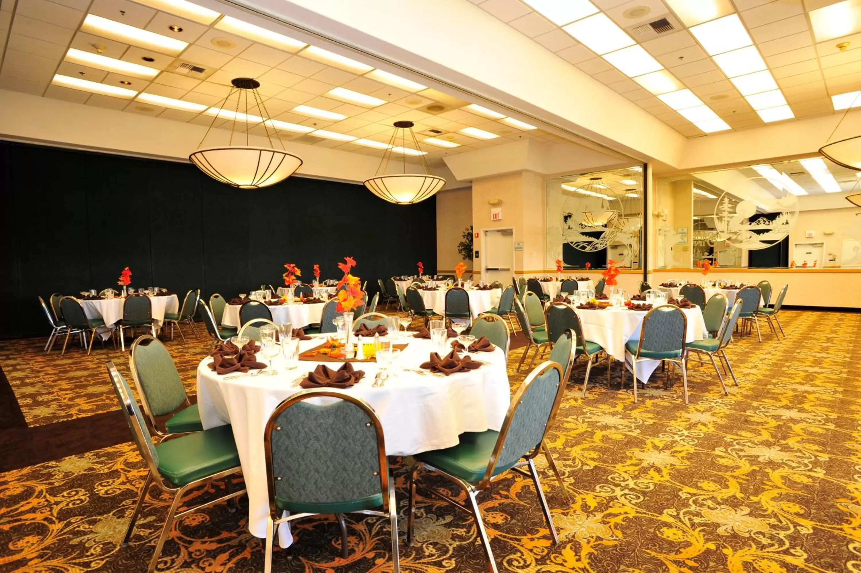 Banquet/Function facilities, Restaurant/Places to Eat in Shilo Inn Suites Klamath Falls