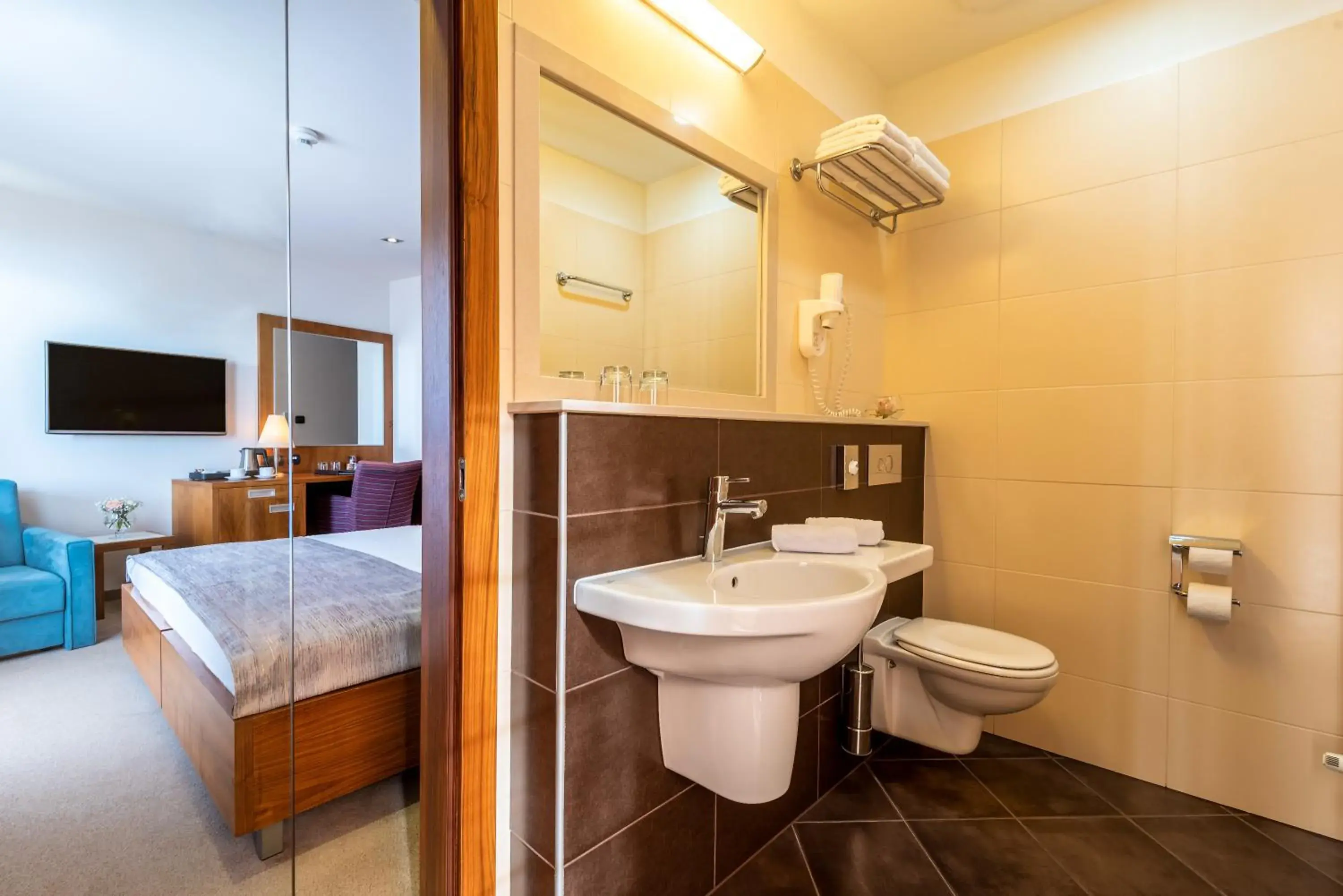 Toilet, Bathroom in Hotel Pla?a
