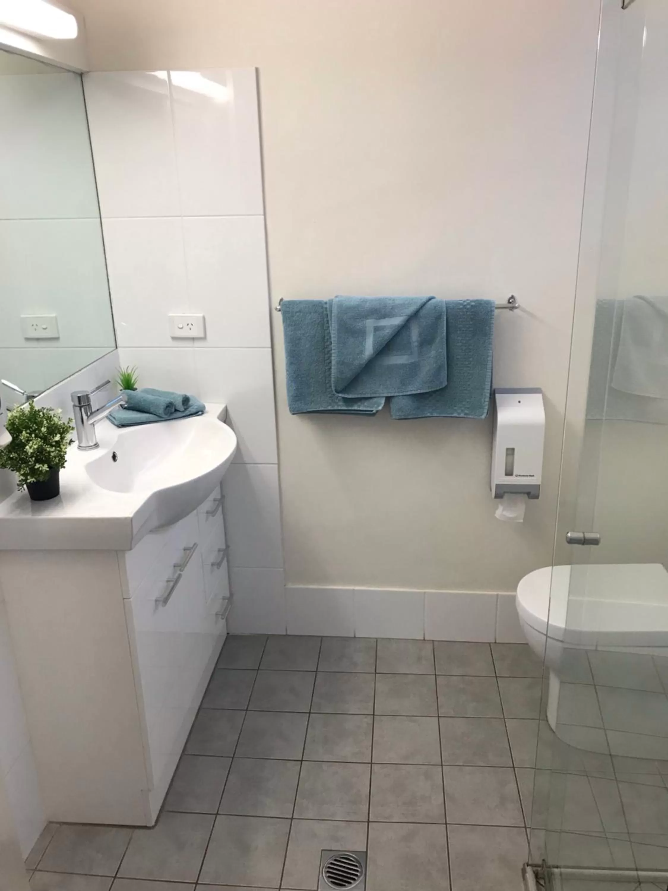 Bathroom in Cobb Inlander Motel