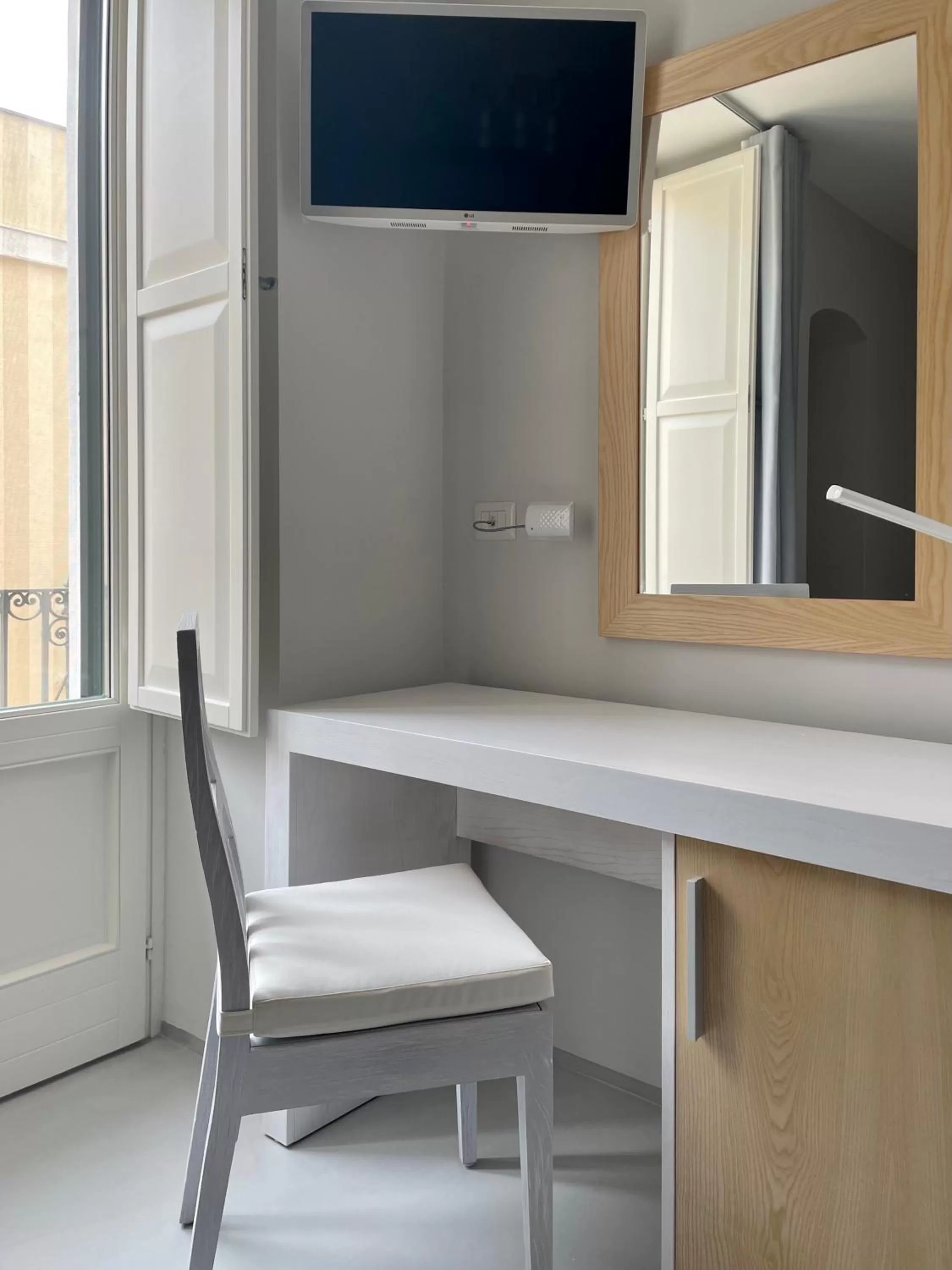 TV and multimedia, TV/Entertainment Center in manzoniquattro