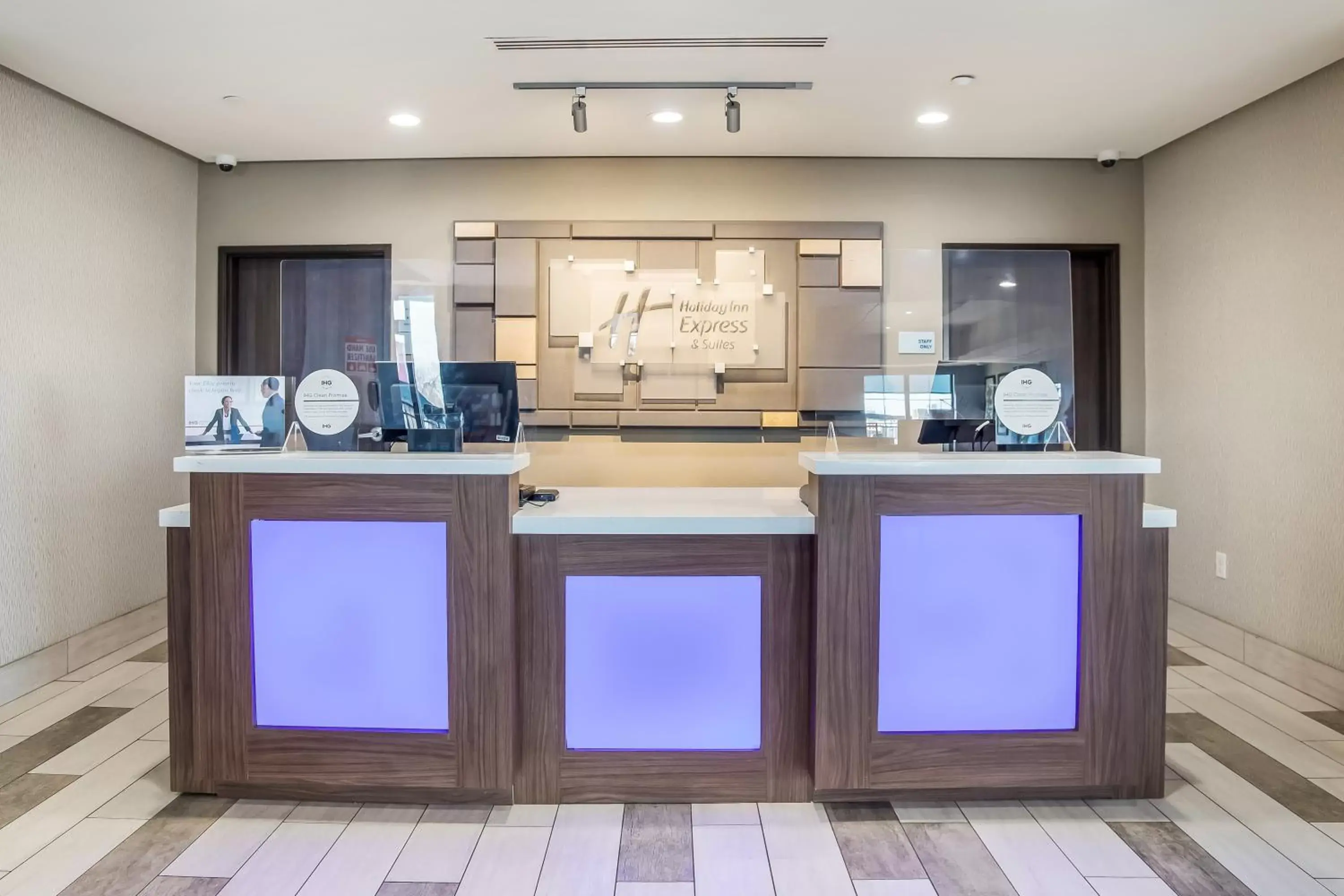 Lobby or reception in Holiday Inn Express & Suites Tulsa East - Catoosa, an IHG Hotel