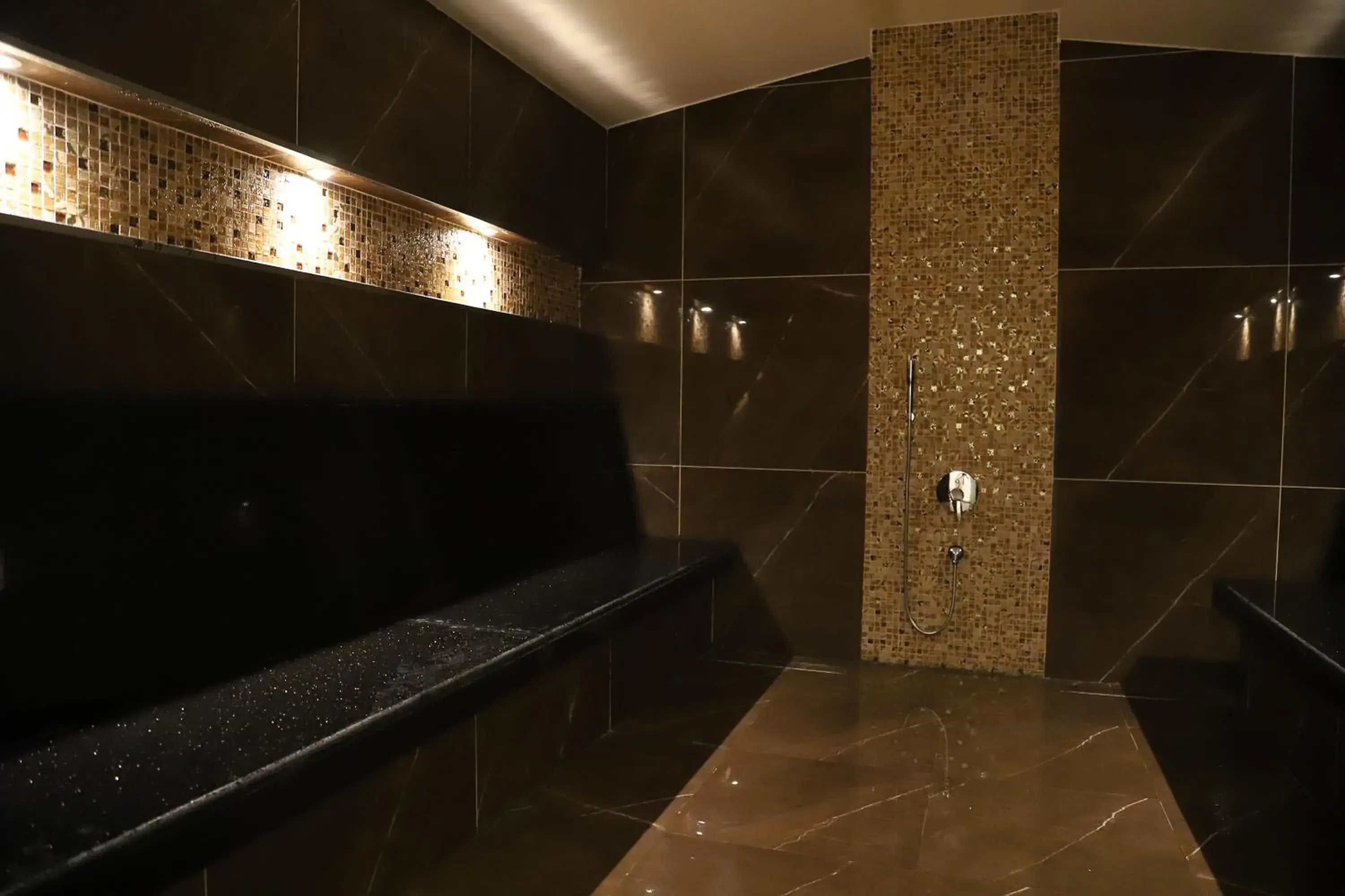 Steam room, Bathroom in Movenpick Hotel Qassim
