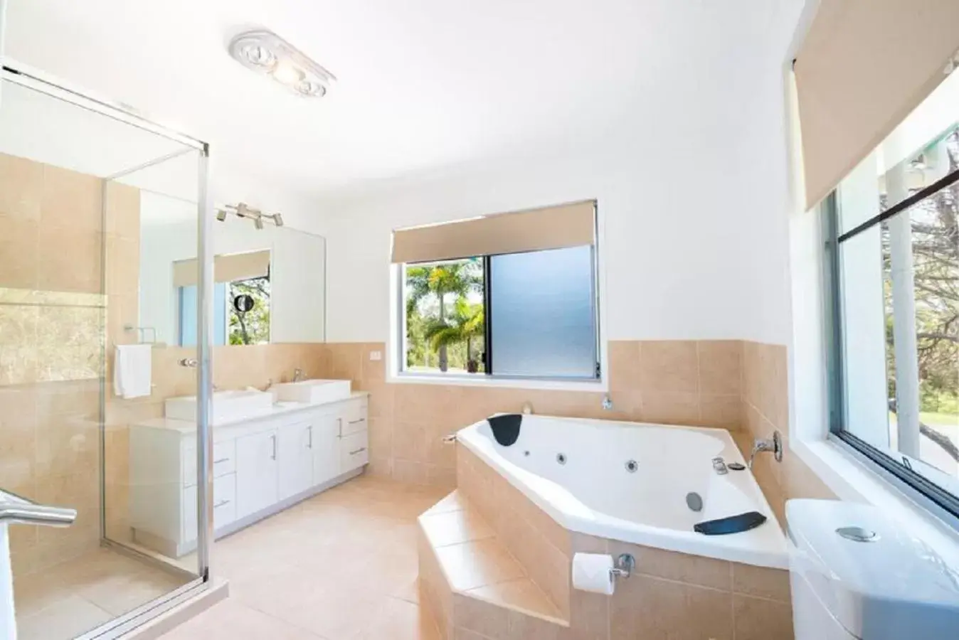 Bathroom in Torquay Terrace Bed & Breakfast